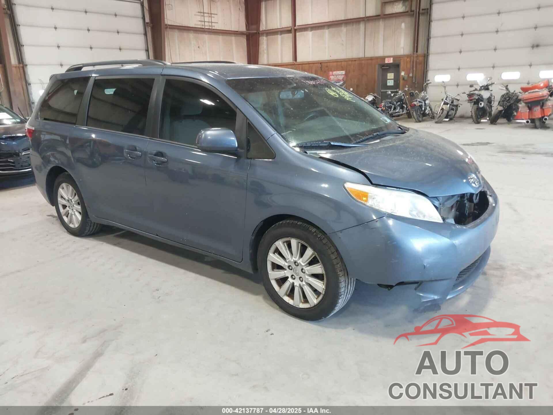 TOYOTA SIENNA 2015 - 5TDJK3DC9FS097757