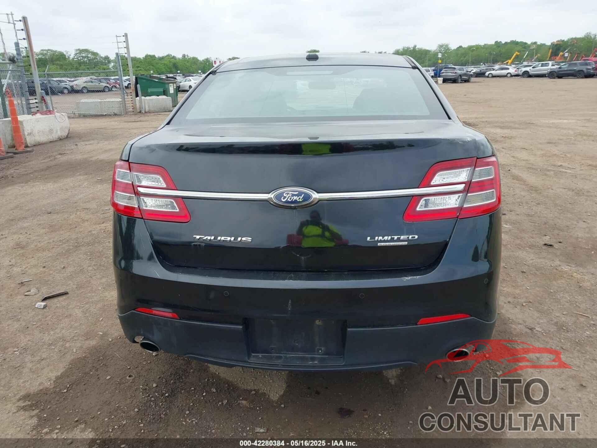 FORD TAURUS 2019 - 1FAHP2F82KG111088