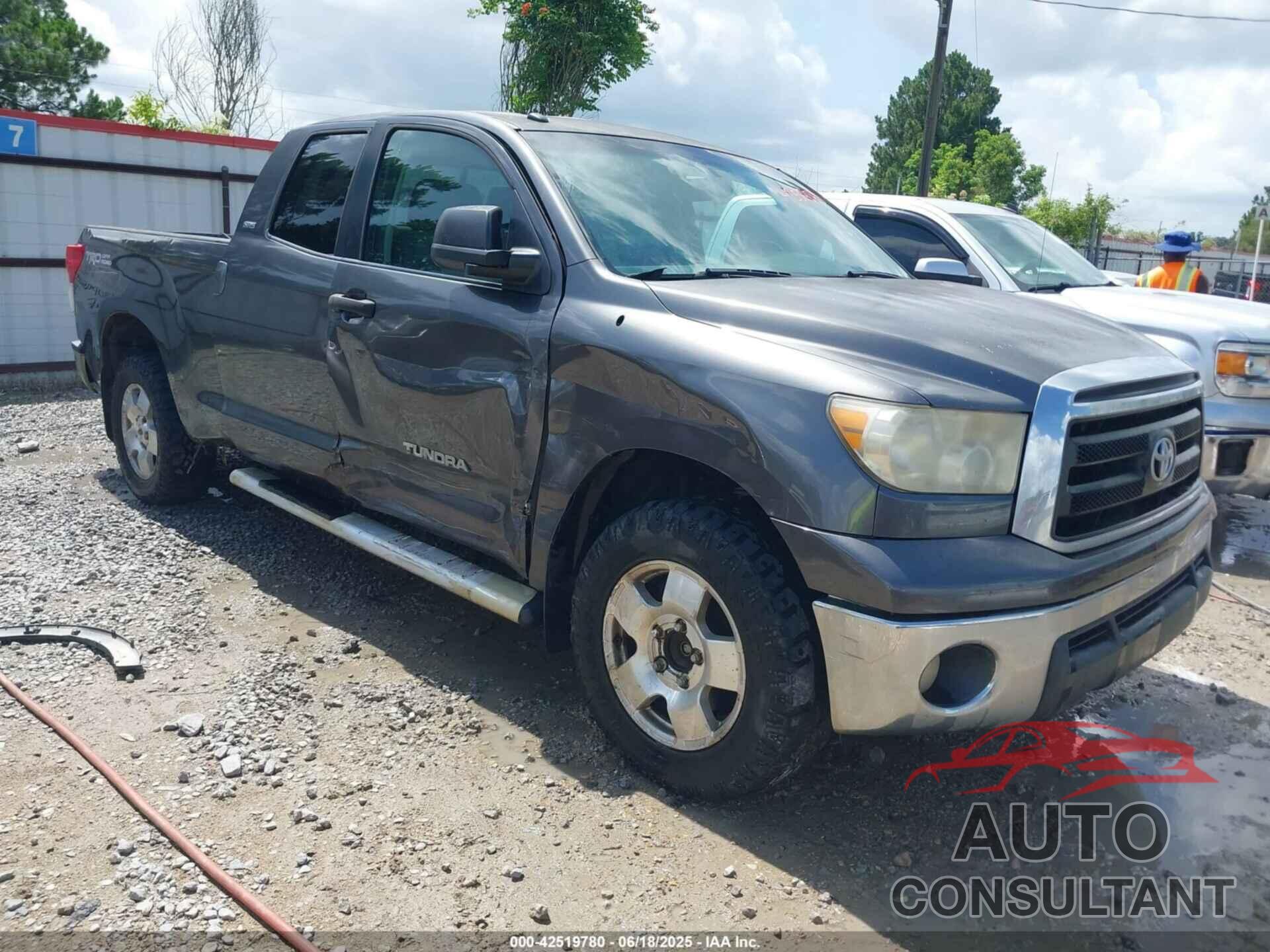 TOYOTA TUNDRA 2011 - 5TFRM5F13BX022335