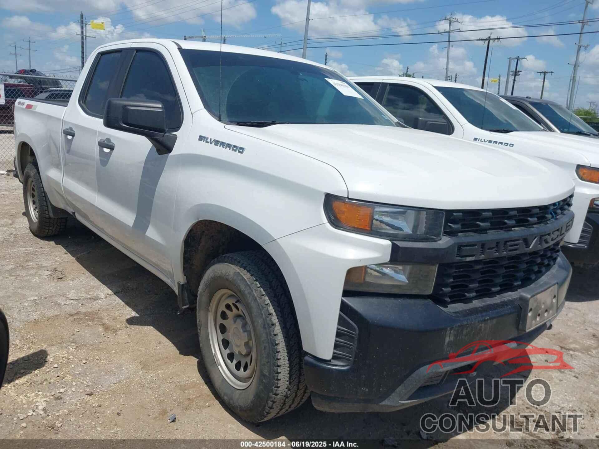 CHEVROLET SILVERADO 1500 2021 - 1GCRYAEF3MZ217868