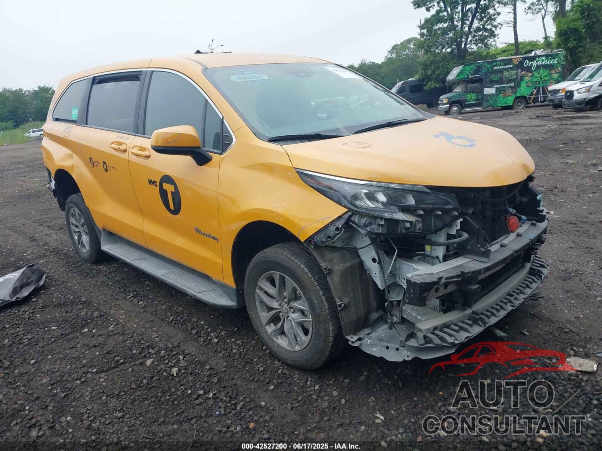 TOYOTA SIENNA 2024 - 5TDKRKECXRS216431