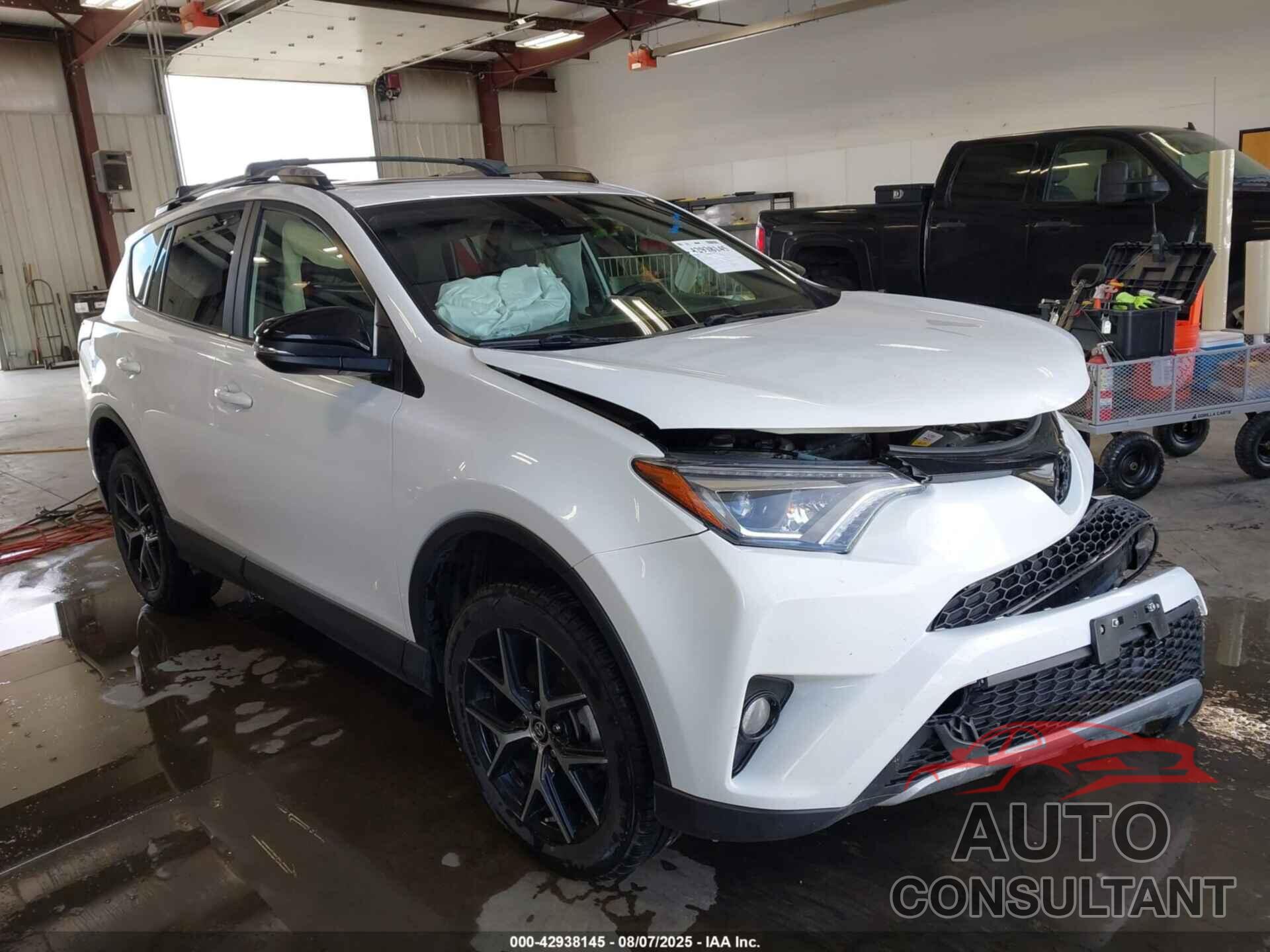 TOYOTA RAV4 2017 - JTMJFREV5HD205961