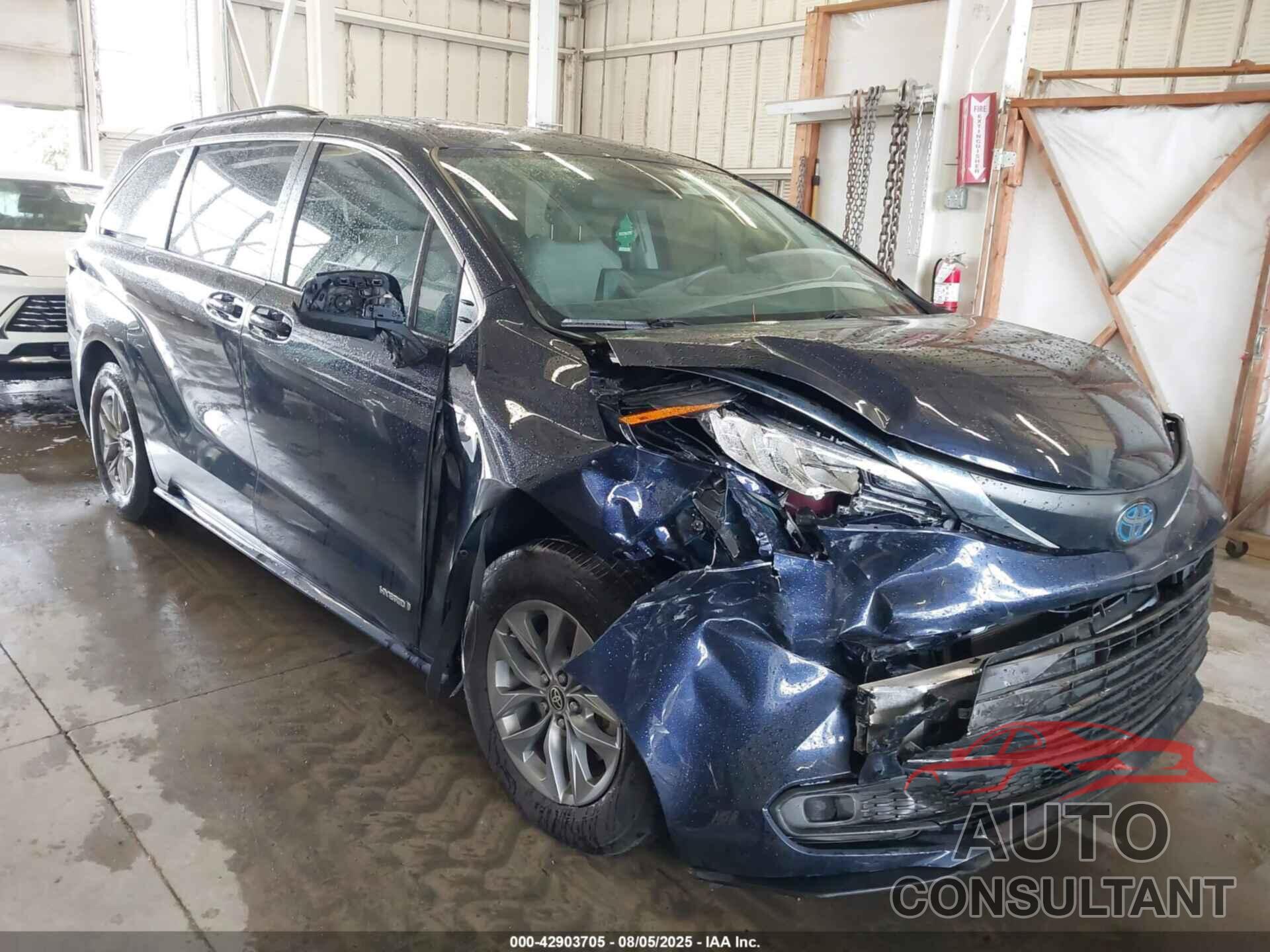 TOYOTA SIENNA 2021 - 5TDKRKEC8MS030587