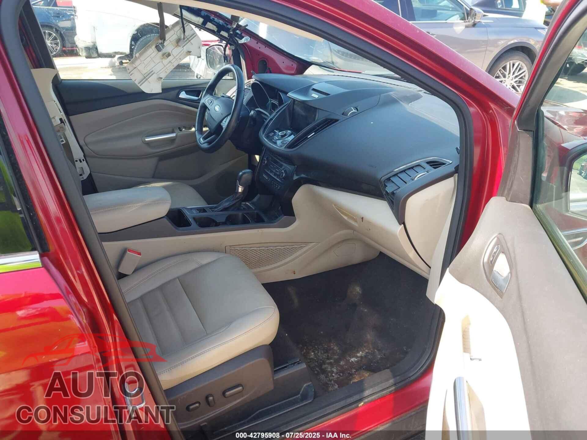FORD ESCAPE 2017 - 1FMCU0JD9HUB14615