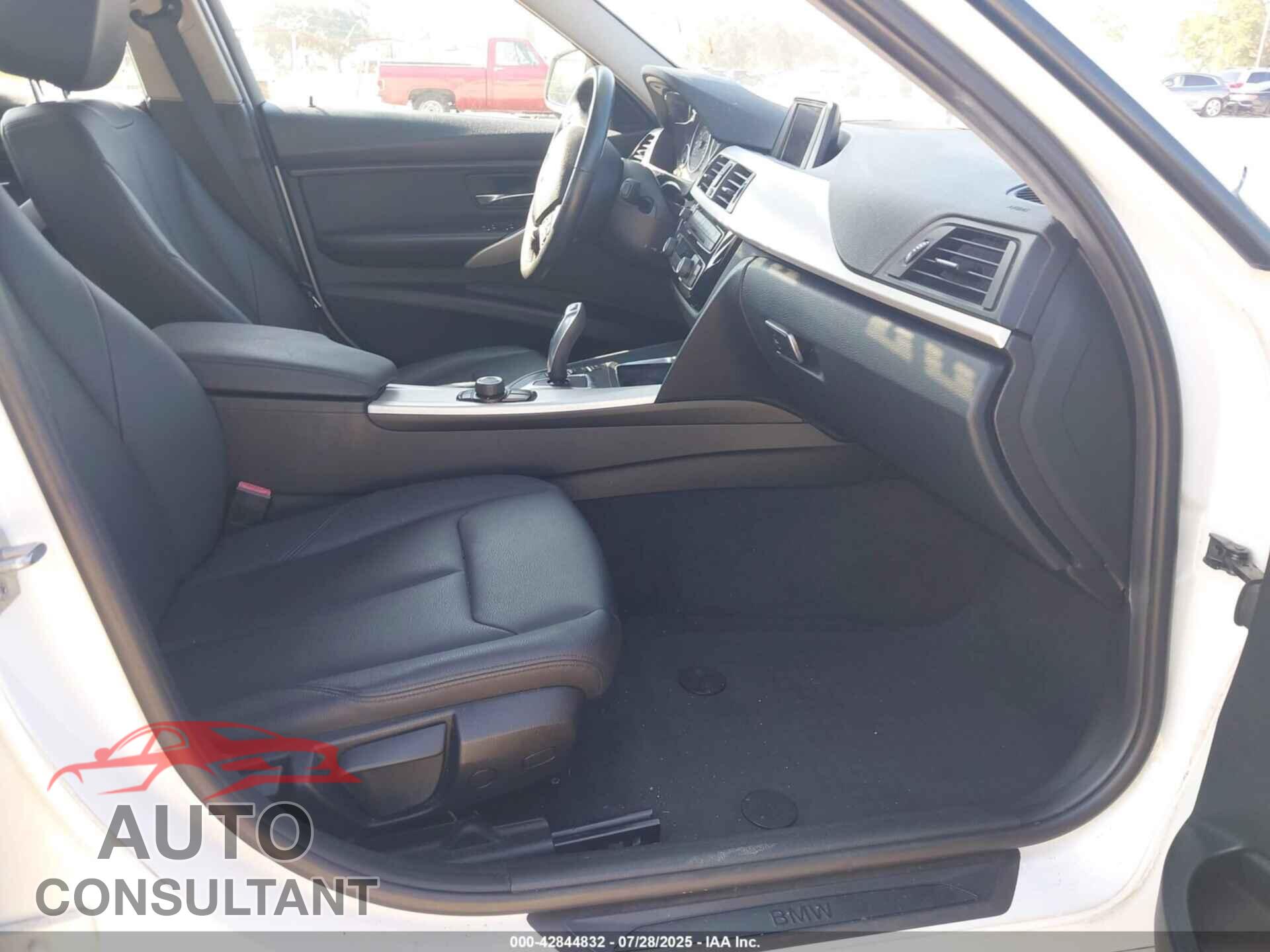 BMW 320I 2016 - WBA8E5G5XGNU20281