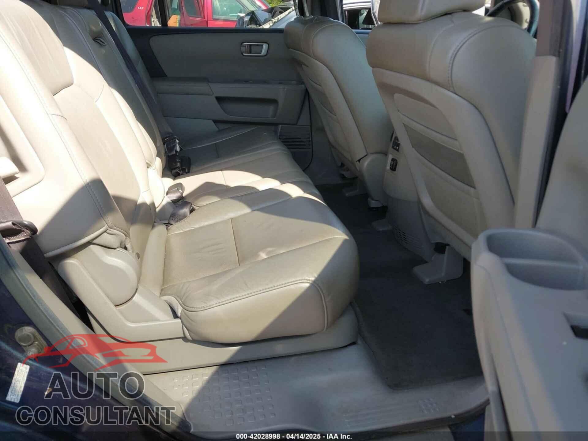 HONDA PILOT 2011 - 5FNYF4H53BB100669