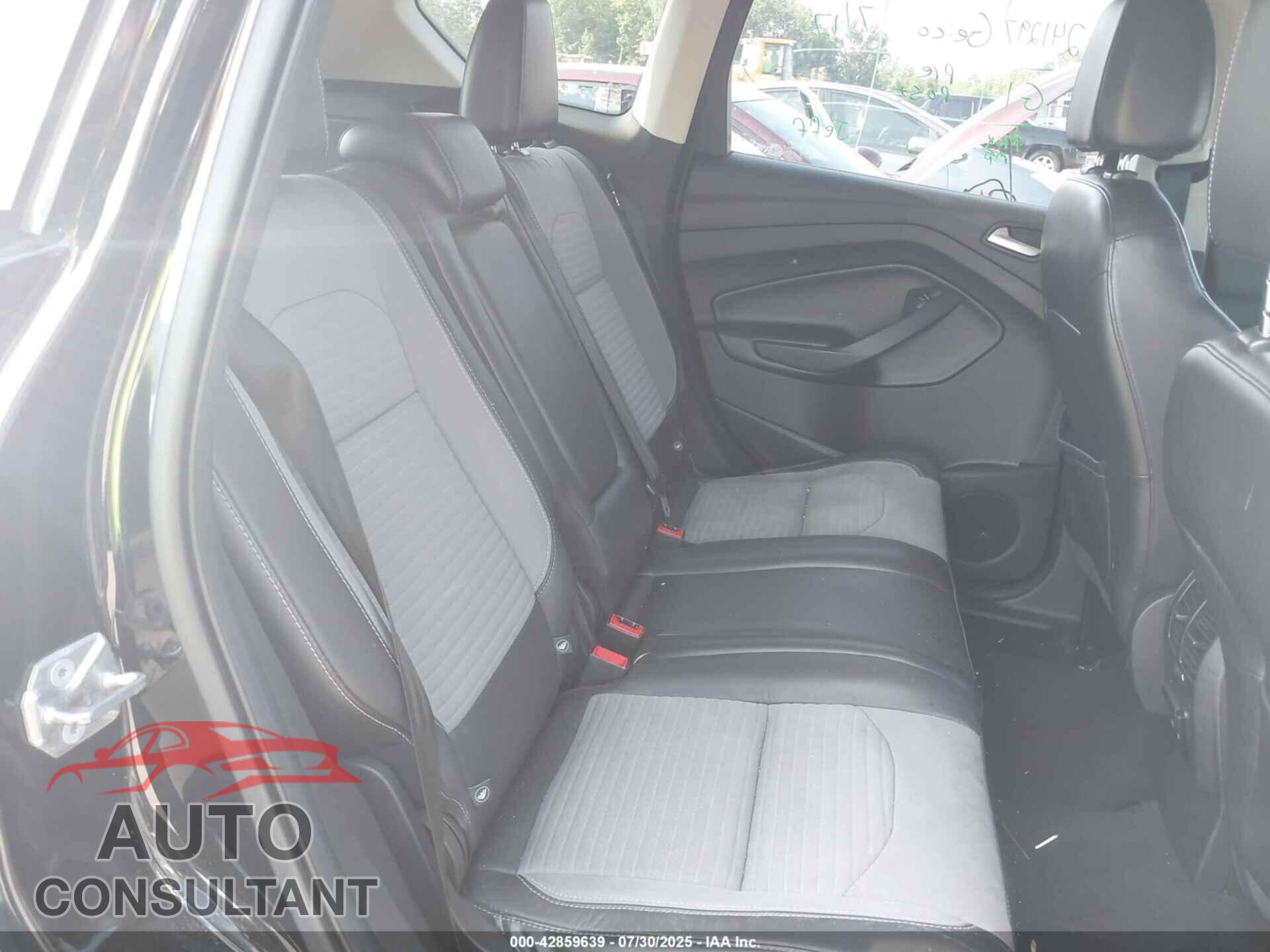FORD ESCAPE 2017 - 1FMCU9JD8HUE03683
