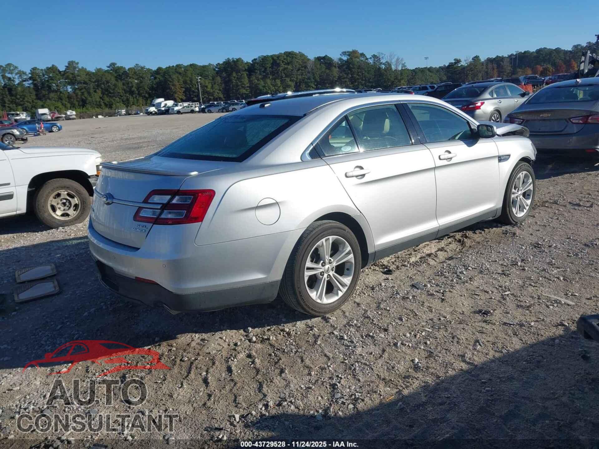 FORD TAURUS 2015 - 1FAHP2E87FG164537