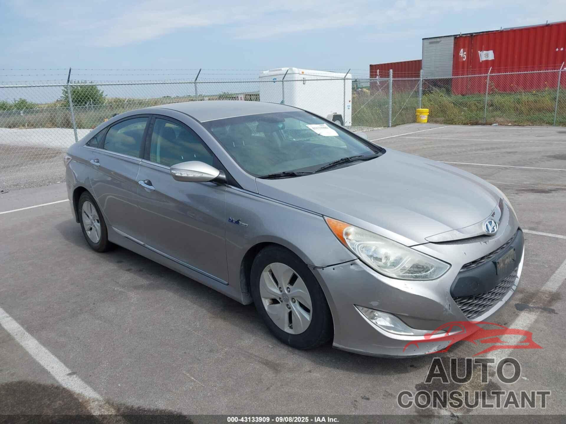 HYUNDAI SONATA HYBRID 2013 - KMHEC4A40DA069756
