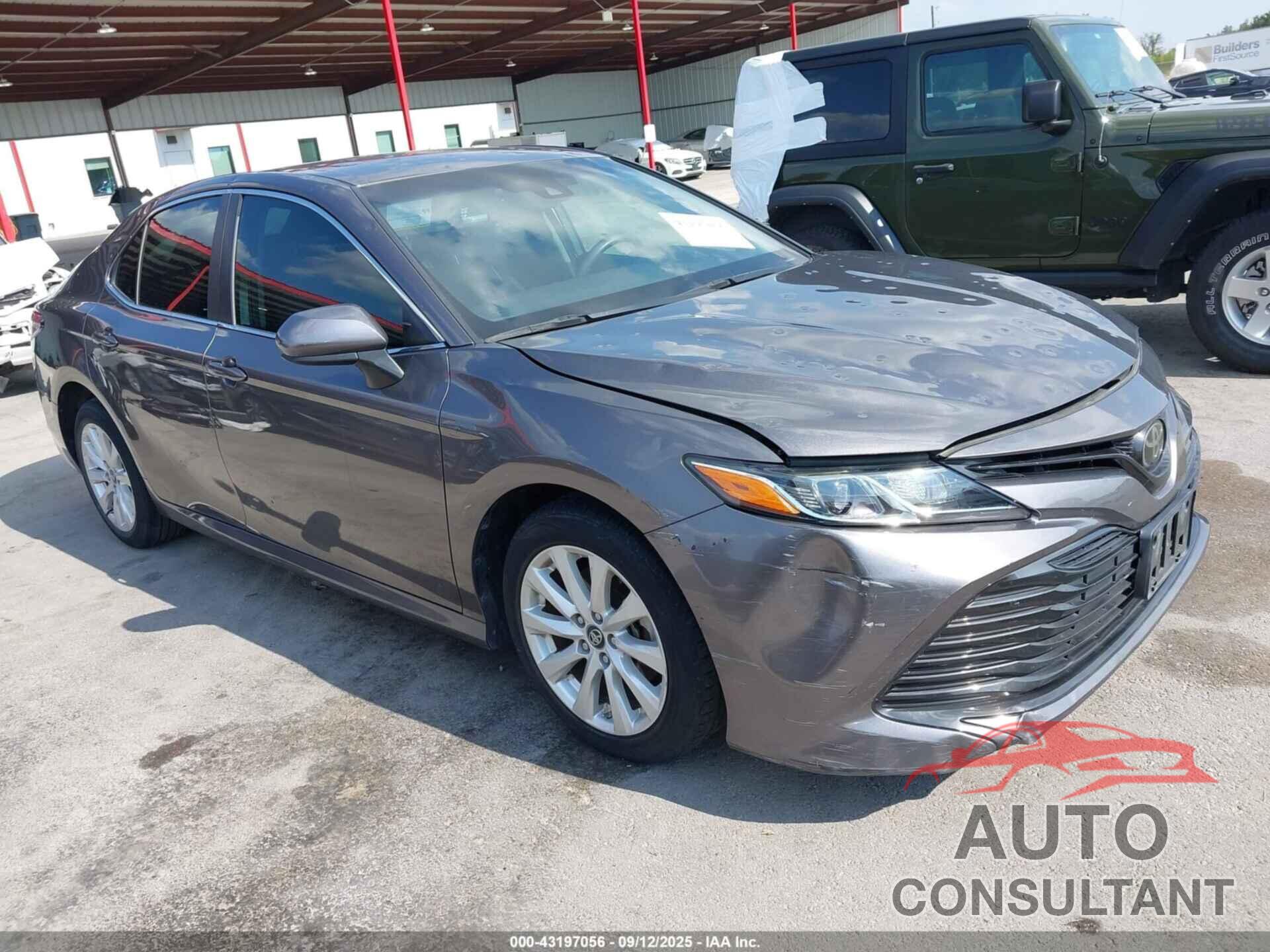 TOYOTA CAMRY 2018 - 4T1B11HK8JU046733