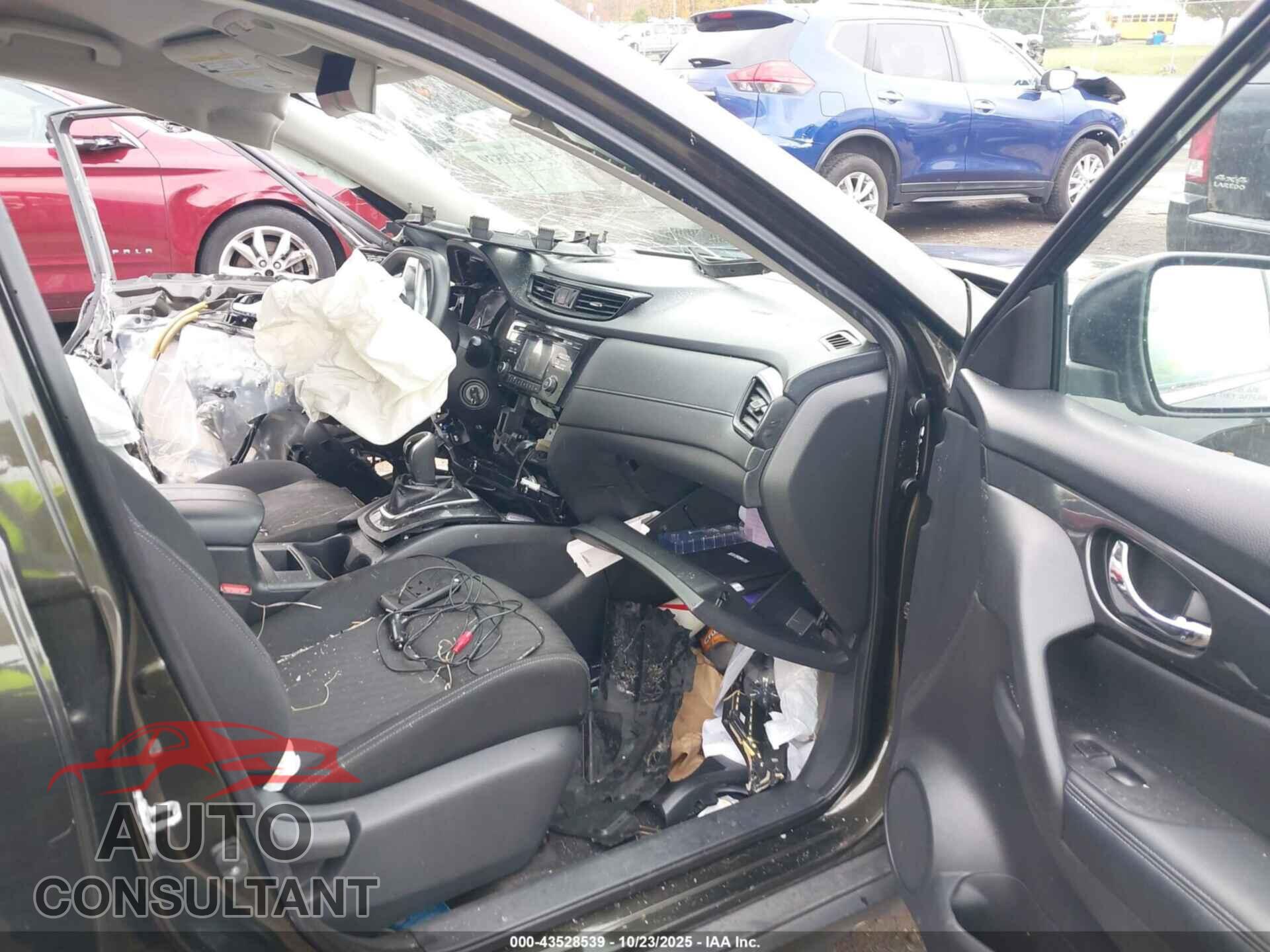 NISSAN ROGUE 2017 - KNMAT2MVXHP512686