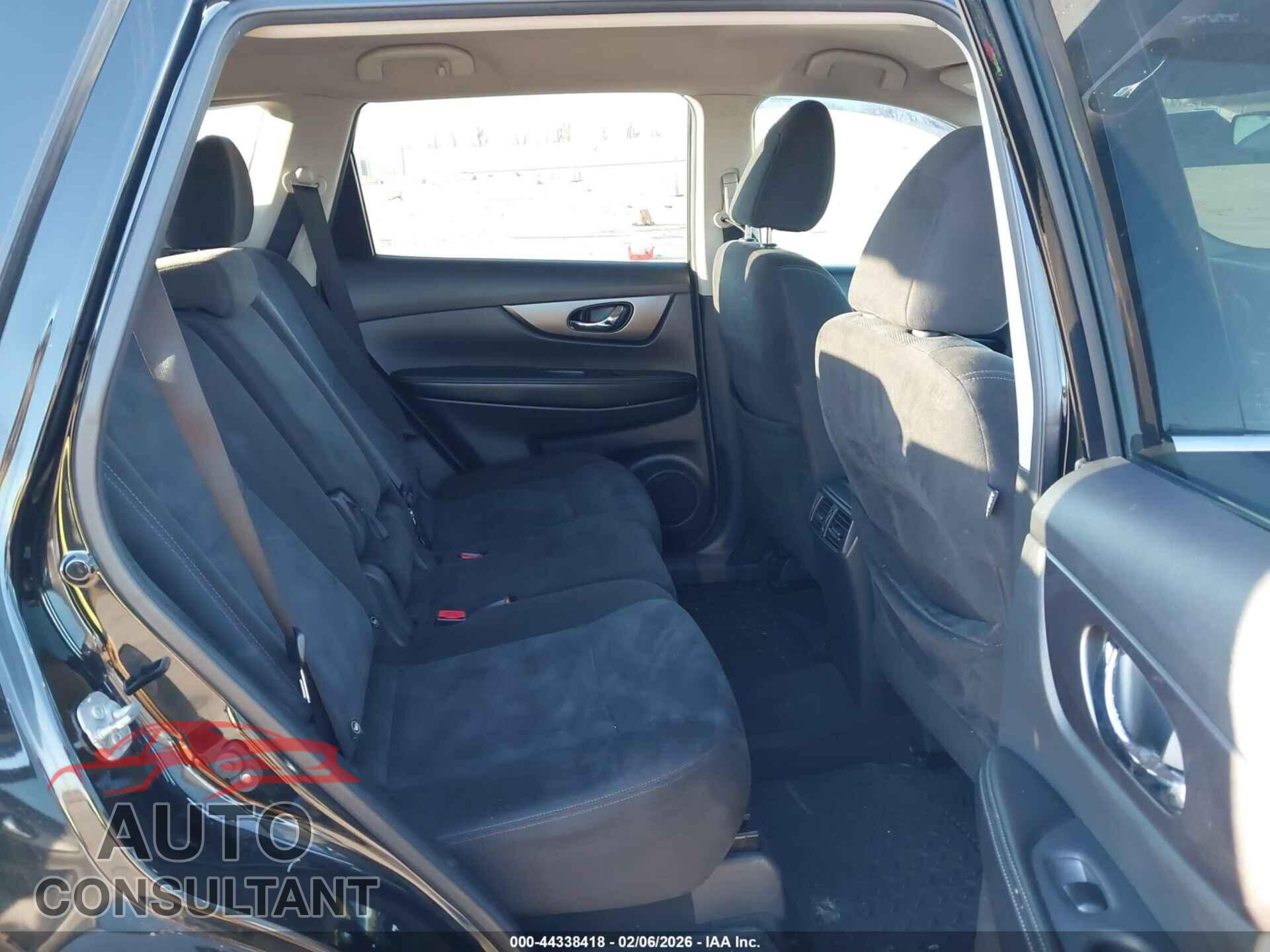 NISSAN ROGUE 2015 - KNMAT2MT9FP542824