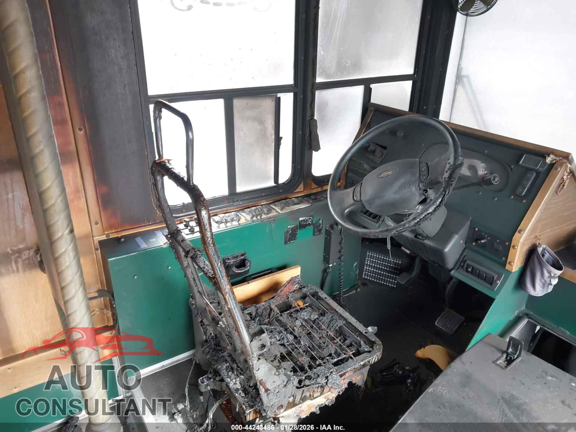 FORD DOUBLE K TROLLEY BUS 2013 - 1F66F5DY1D0A04072