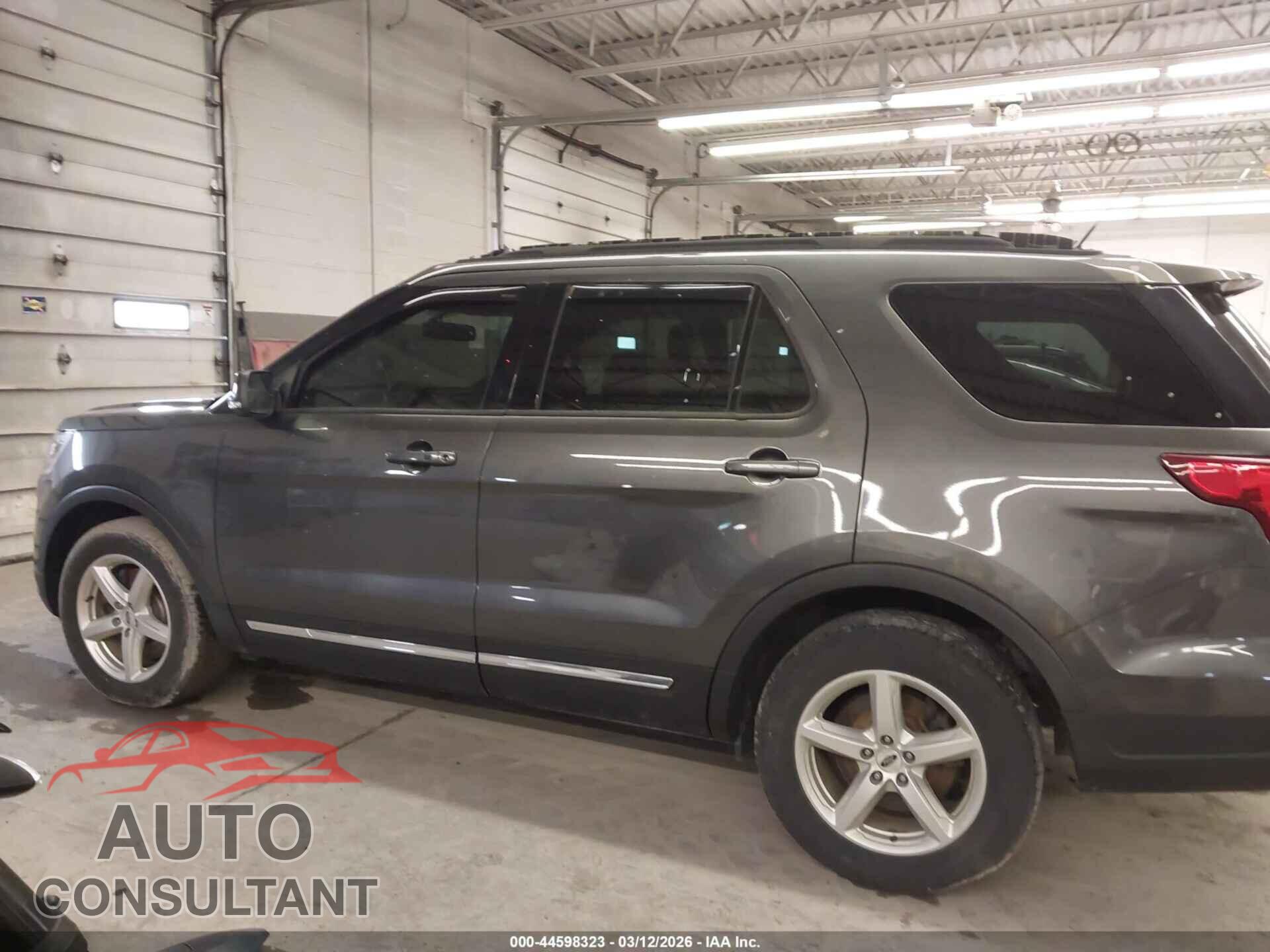 FORD EXPLORER 2018 - 1FM5K7D80JGB03948
