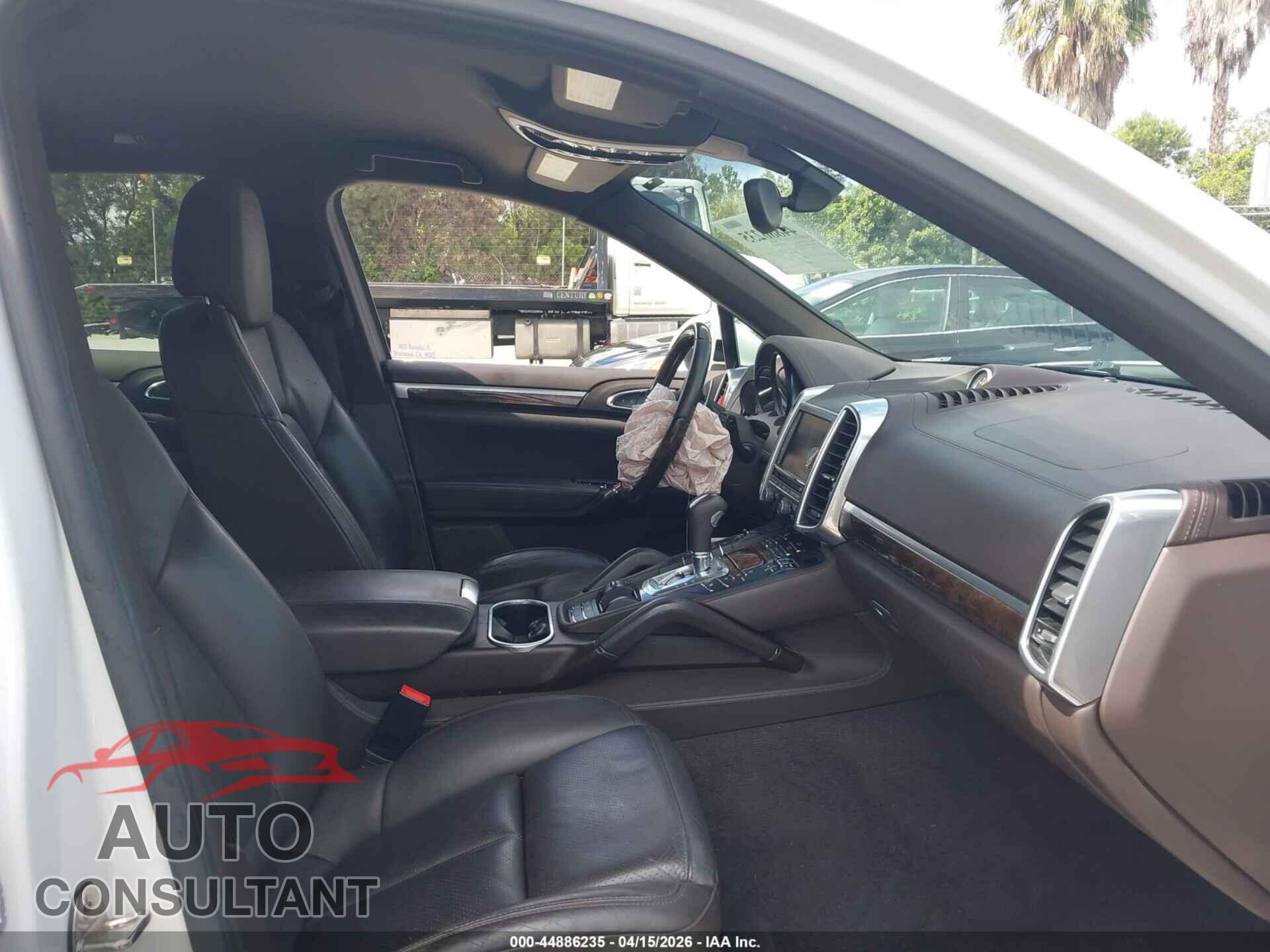 PORSCHE CAYENNE 2016 - WP1AA2A26GKA36463
