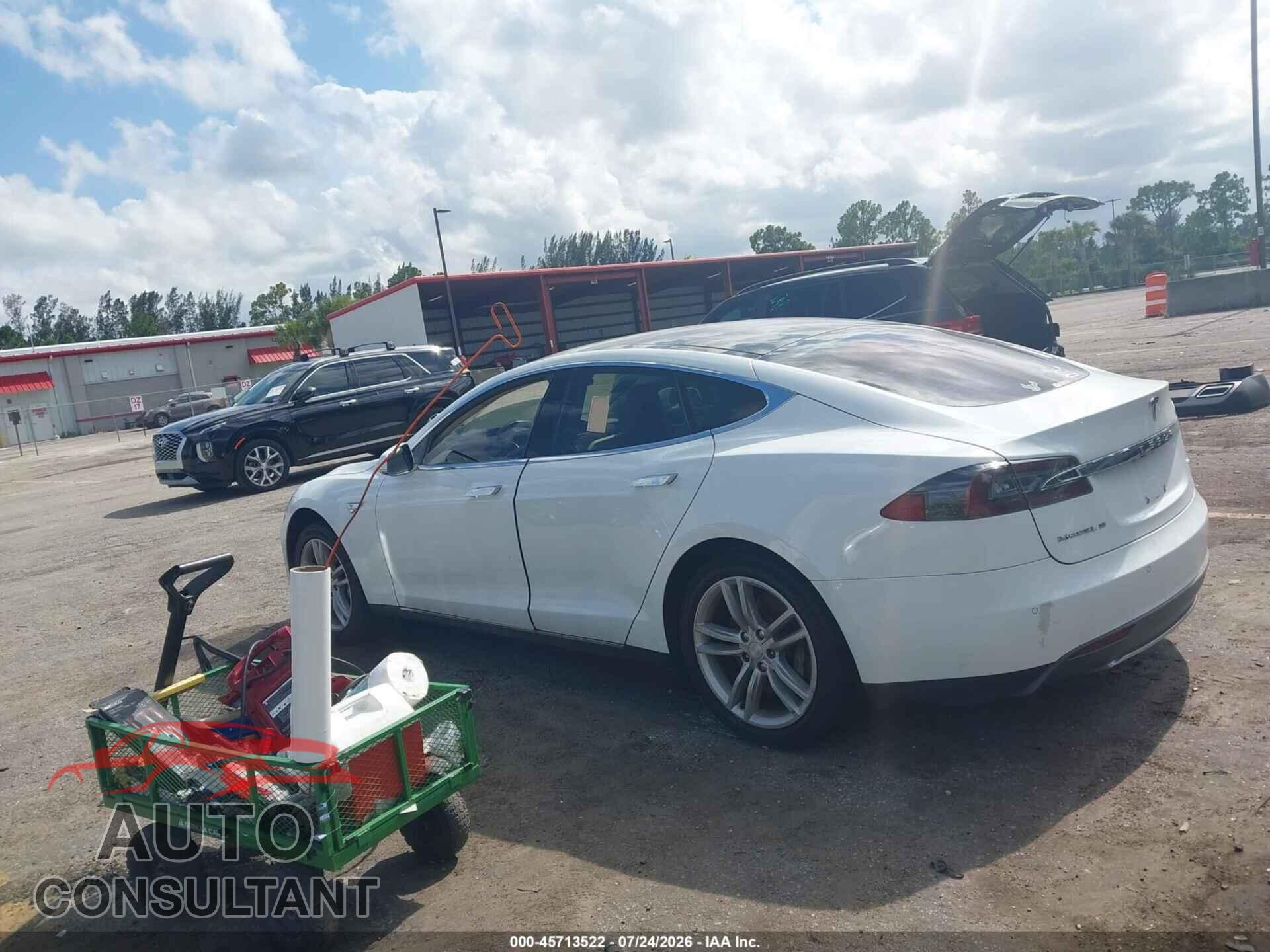 TESLA MODEL S 2013 - 5YJSA1CN8DFP26392