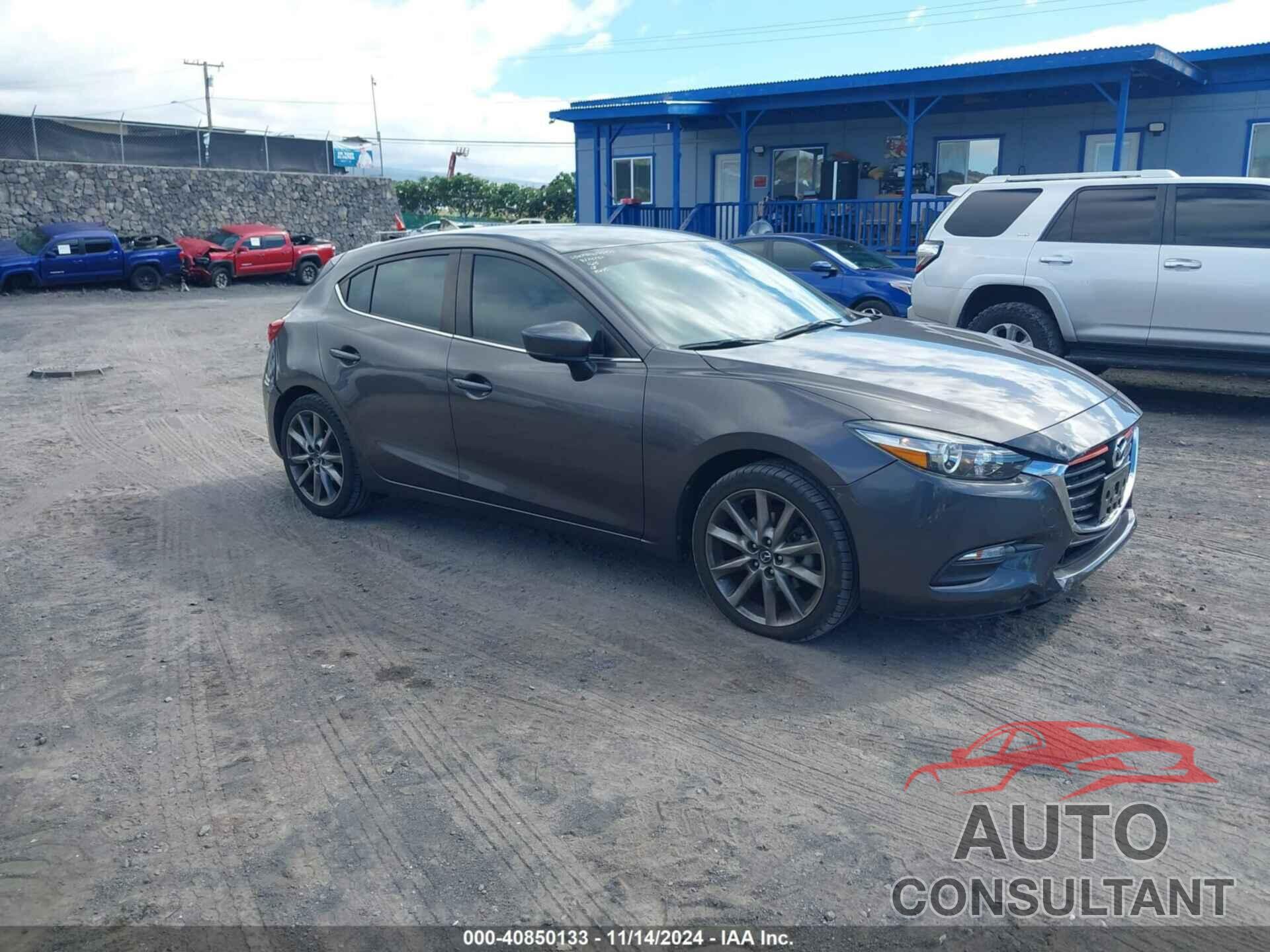 MAZDA MAZDA3 2018 - 3MZBN1L38JM197856