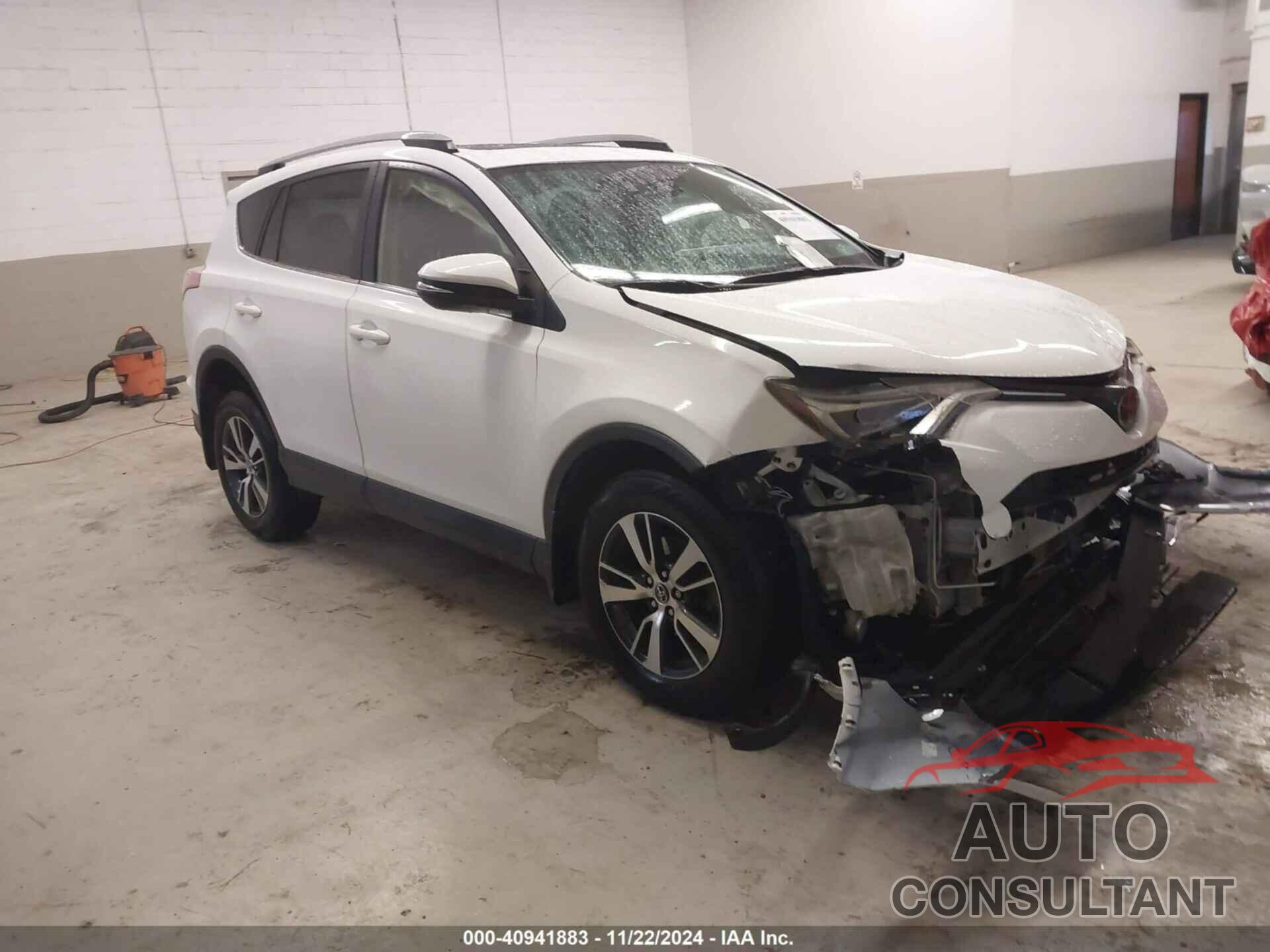 TOYOTA RAV4 2018 - JTMRFREVXJJ734591