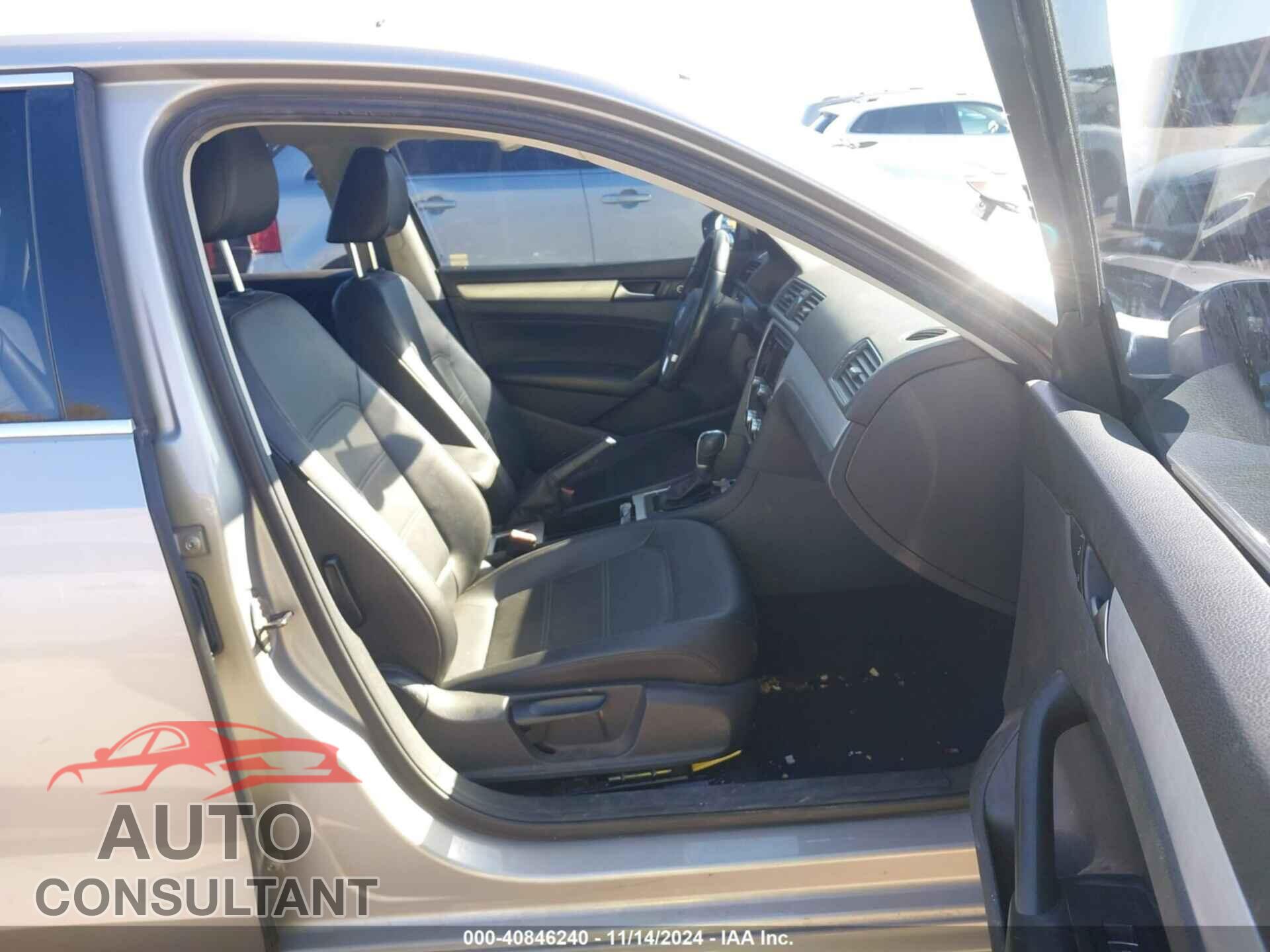 VOLKSWAGEN PASSAT 2012 - 1VWBP7A35CC073273