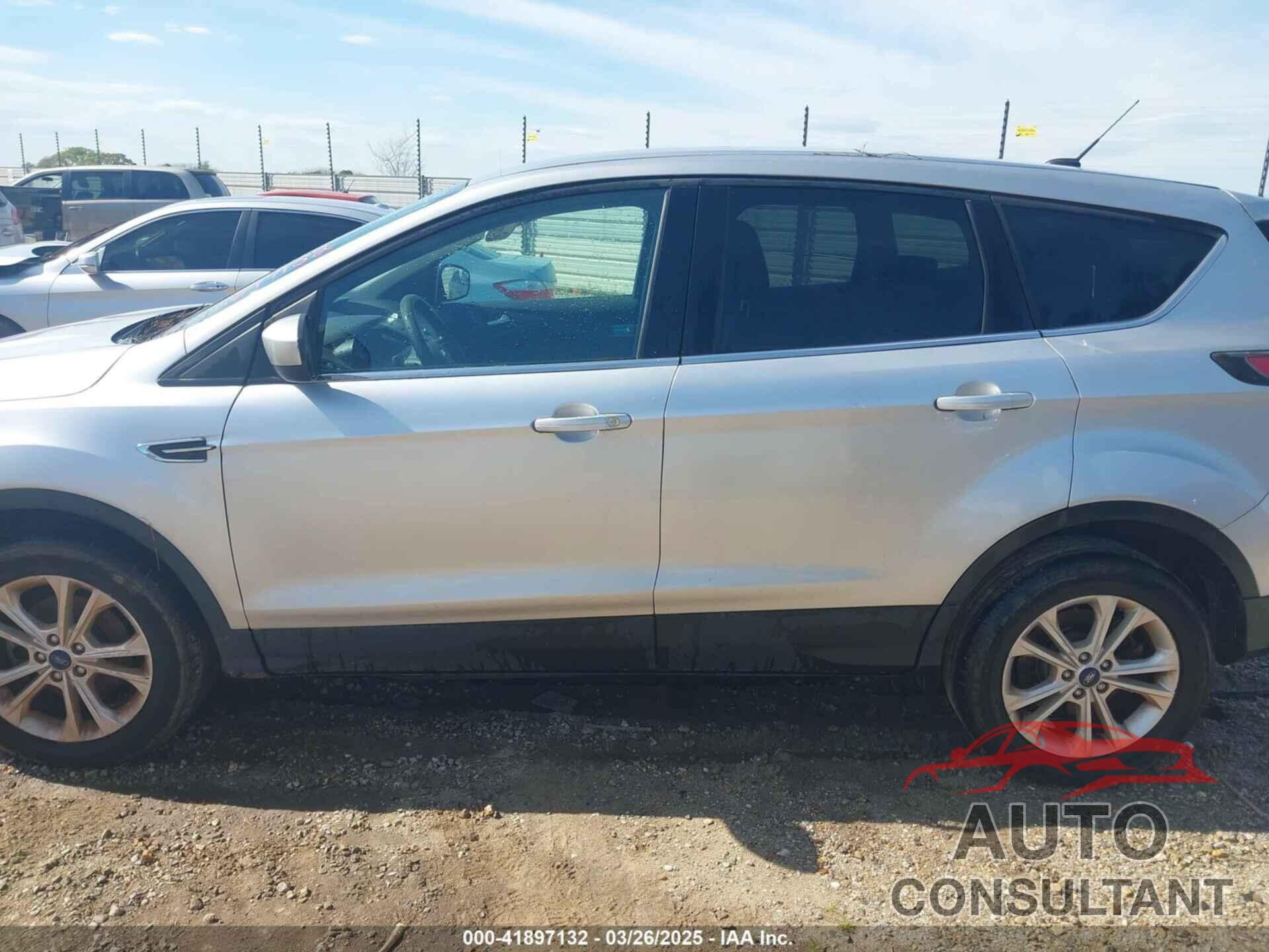 FORD ESCAPE 2017 - 1FMCU0GD0HUB35831