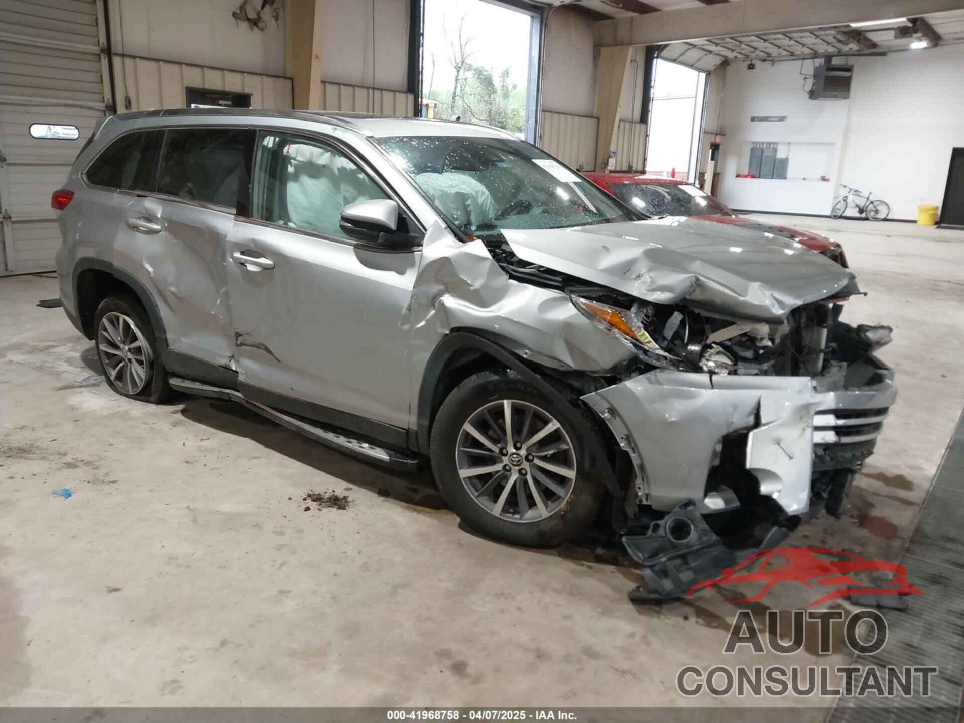 TOYOTA HIGHLANDER 2019 - 5TDKZRFH3KS559252