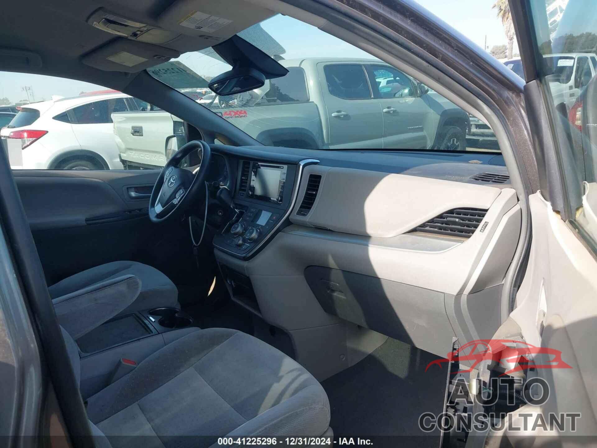 TOYOTA SIENNA 2019 - 5TDKZ3DC4KS987948