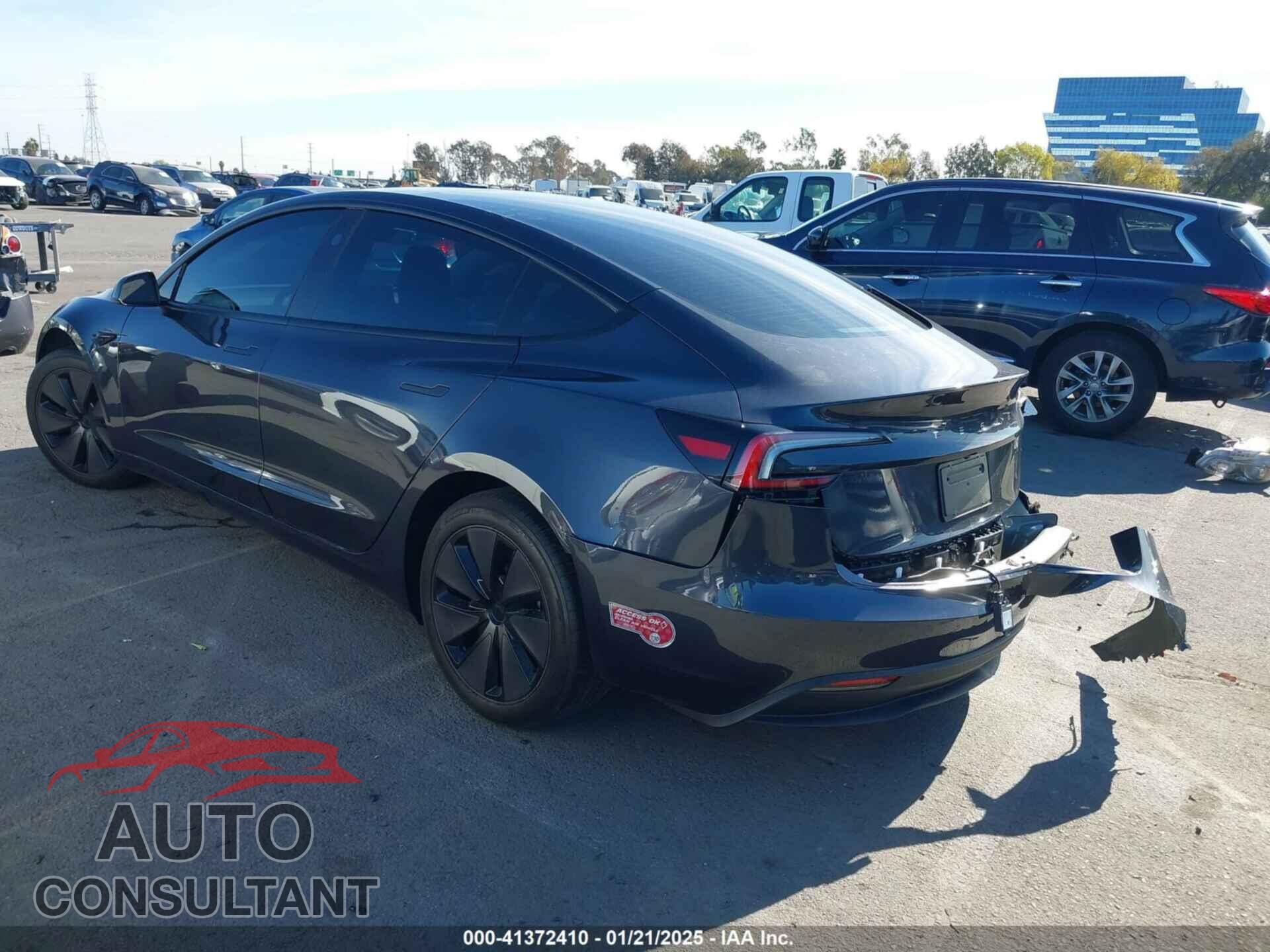 TESLA MODEL 3 2024 - 5YJ3E1EA7RF736647
