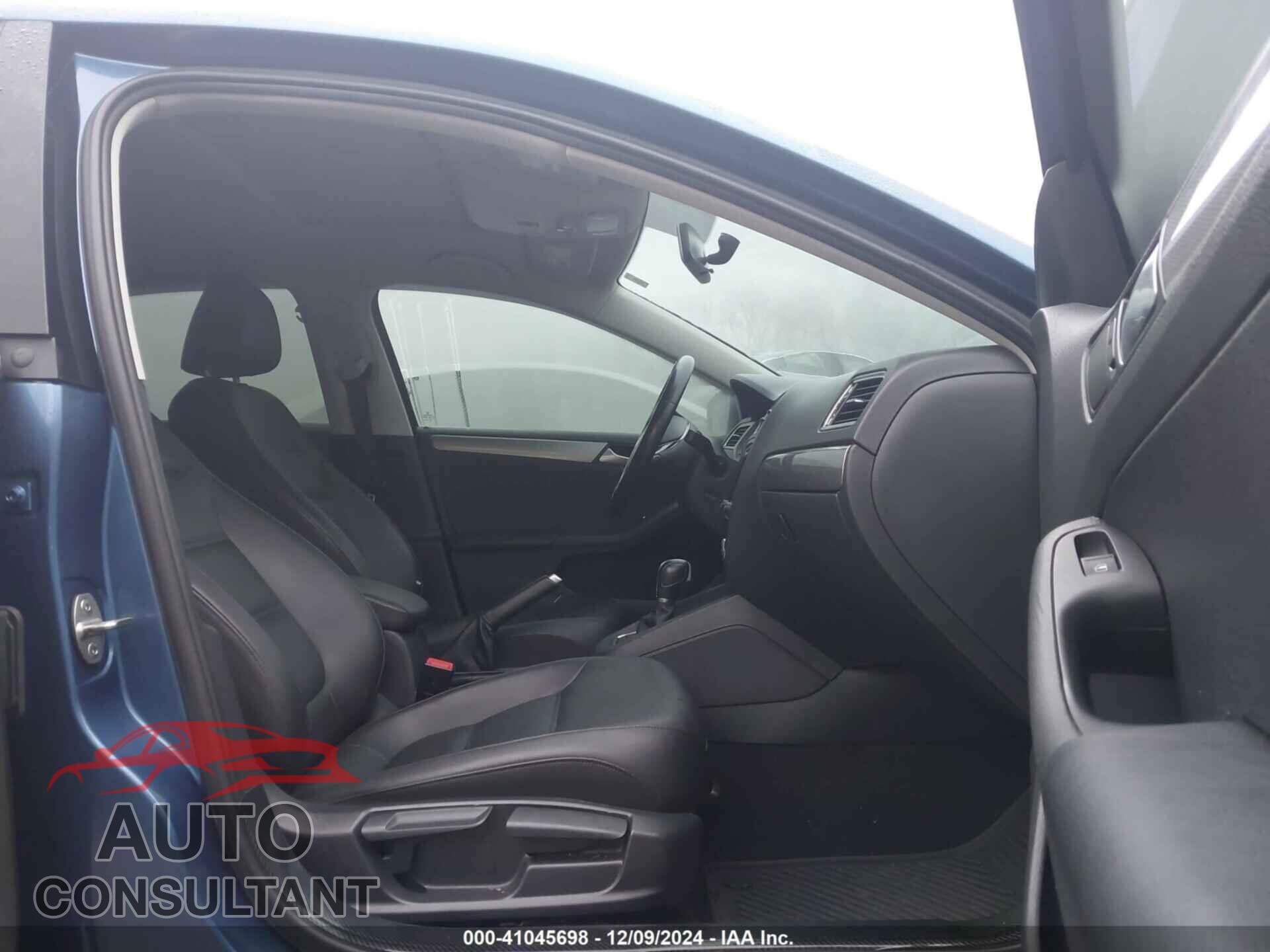 VOLKSWAGEN JETTA 2017 - 3VWDB7AJ9HM316028