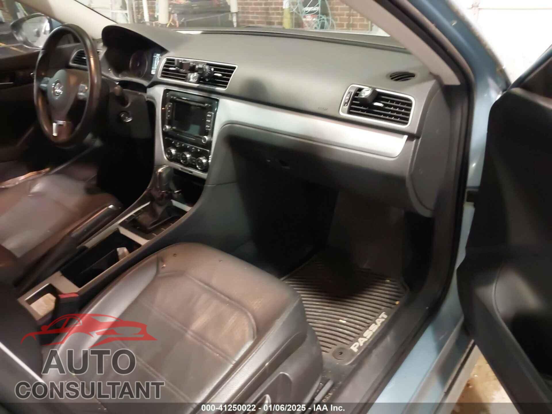VOLKSWAGEN PASSAT 2012 - 1VWBN7A39CC102733