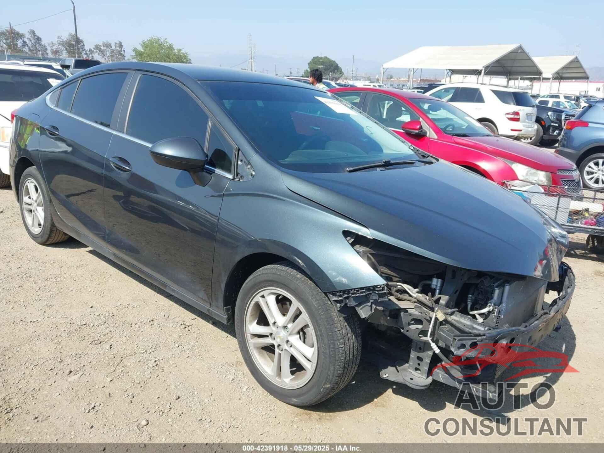 CHEVROLET CRUZE 2018 - 1G1BE5SM8J7181583