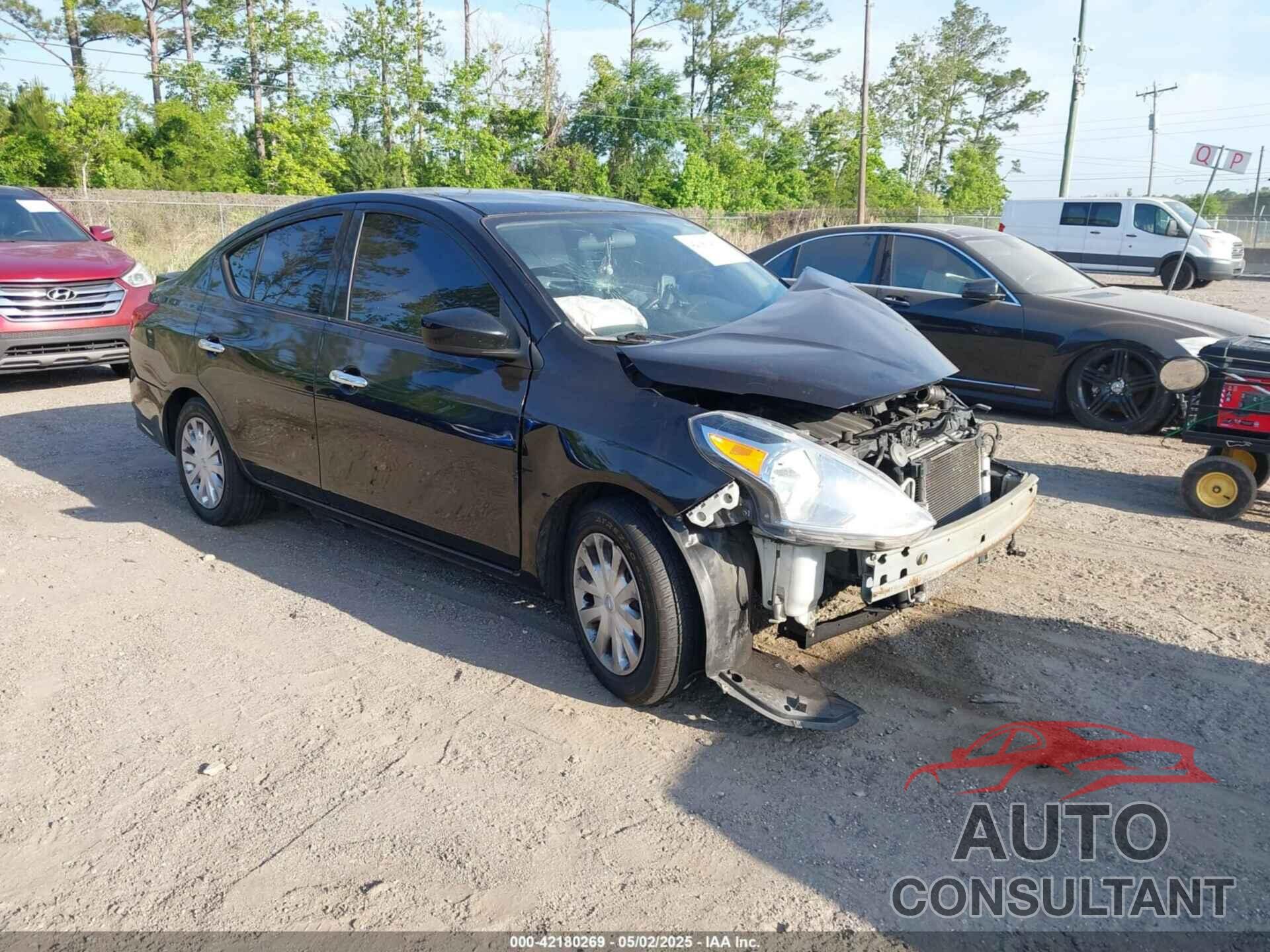NISSAN VERSA 2017 - 3N1CN7AP5HL827013