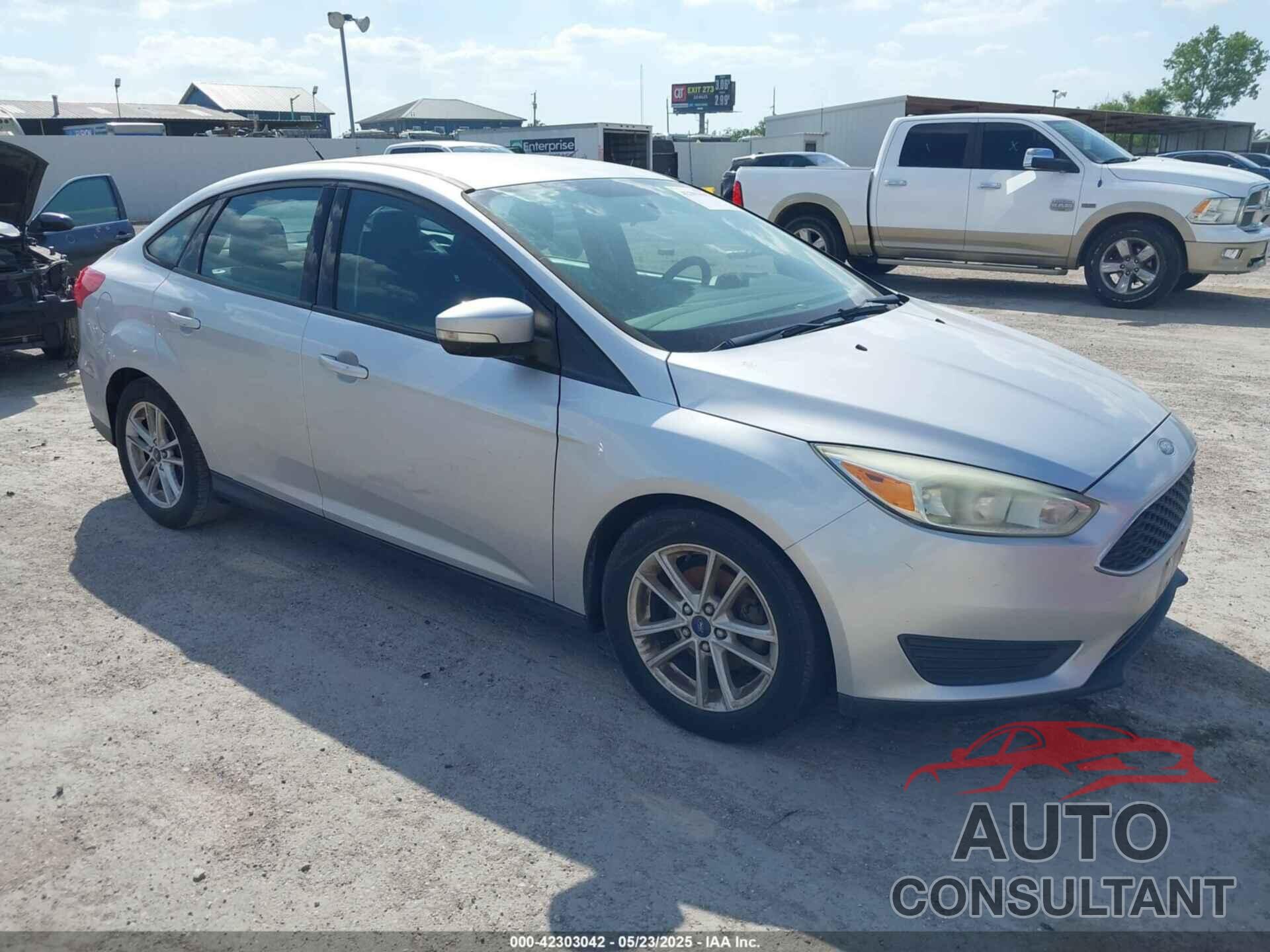 FORD FOCUS 2015 - 1FADP3F26FL261881