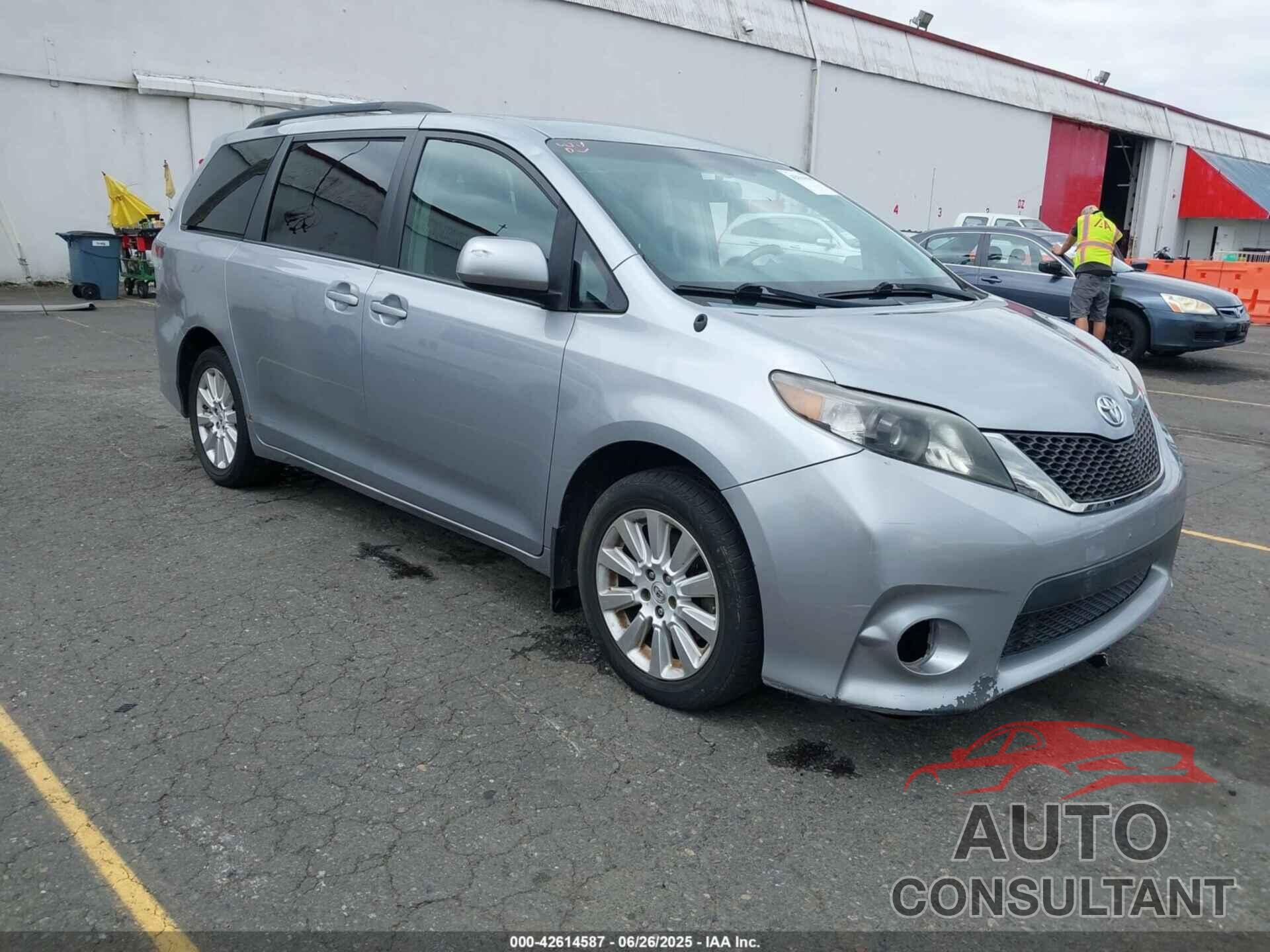 TOYOTA SIENNA 2012 - 5TDJK3DC9CS046772