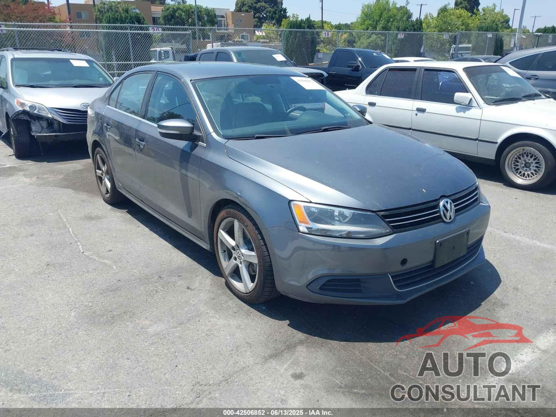 VOLKSWAGEN JETTA 2013 - 3VWDP7AJ8DM427696
