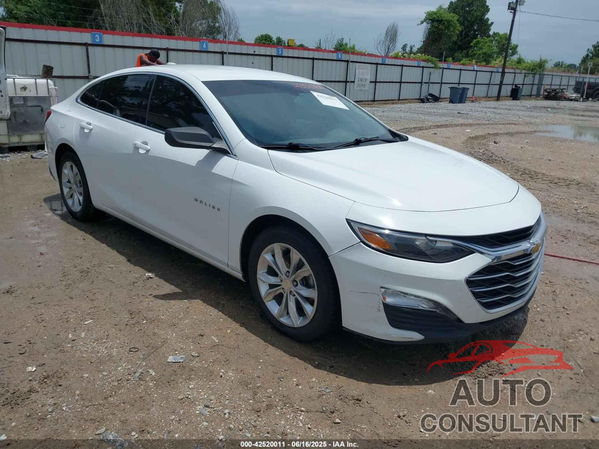 CHEVROLET MALIBU 2022 - 1G1ZD5ST6NF111021