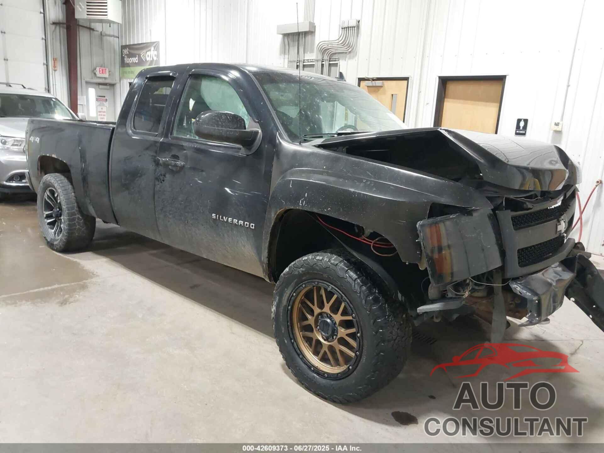 CHEVROLET SILVERADO 1500 2011 - 1GCRKTE38BZ131388