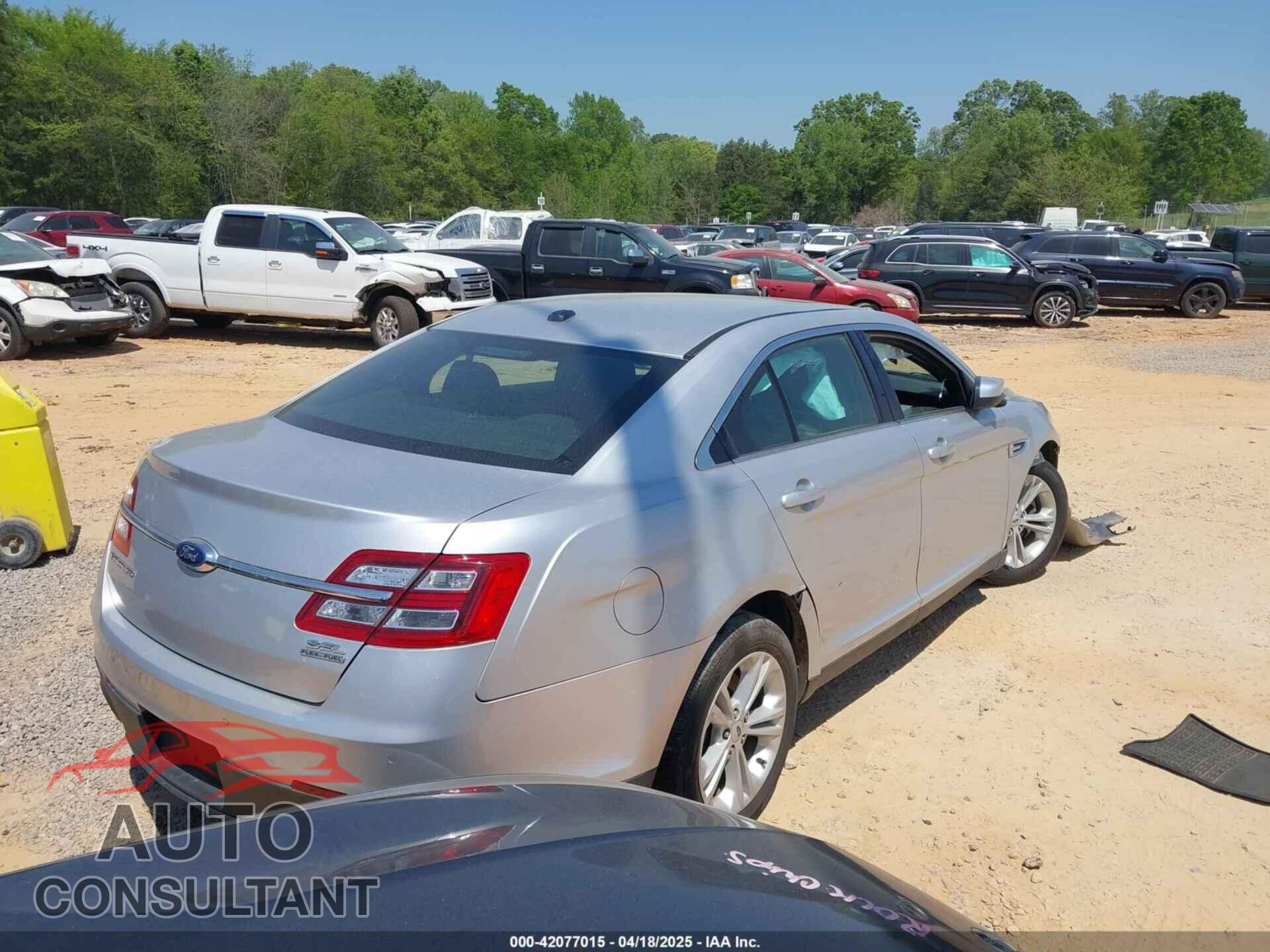 FORD TAURUS 2017 - 1FAHP2E87HG112604