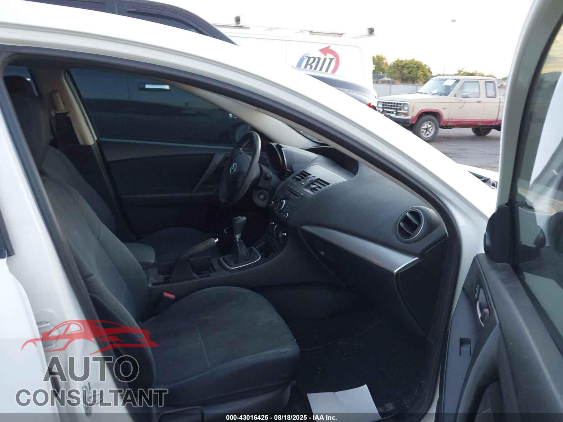 MAZDA MAZDA3 2012 - JM1BL1L89C1697478