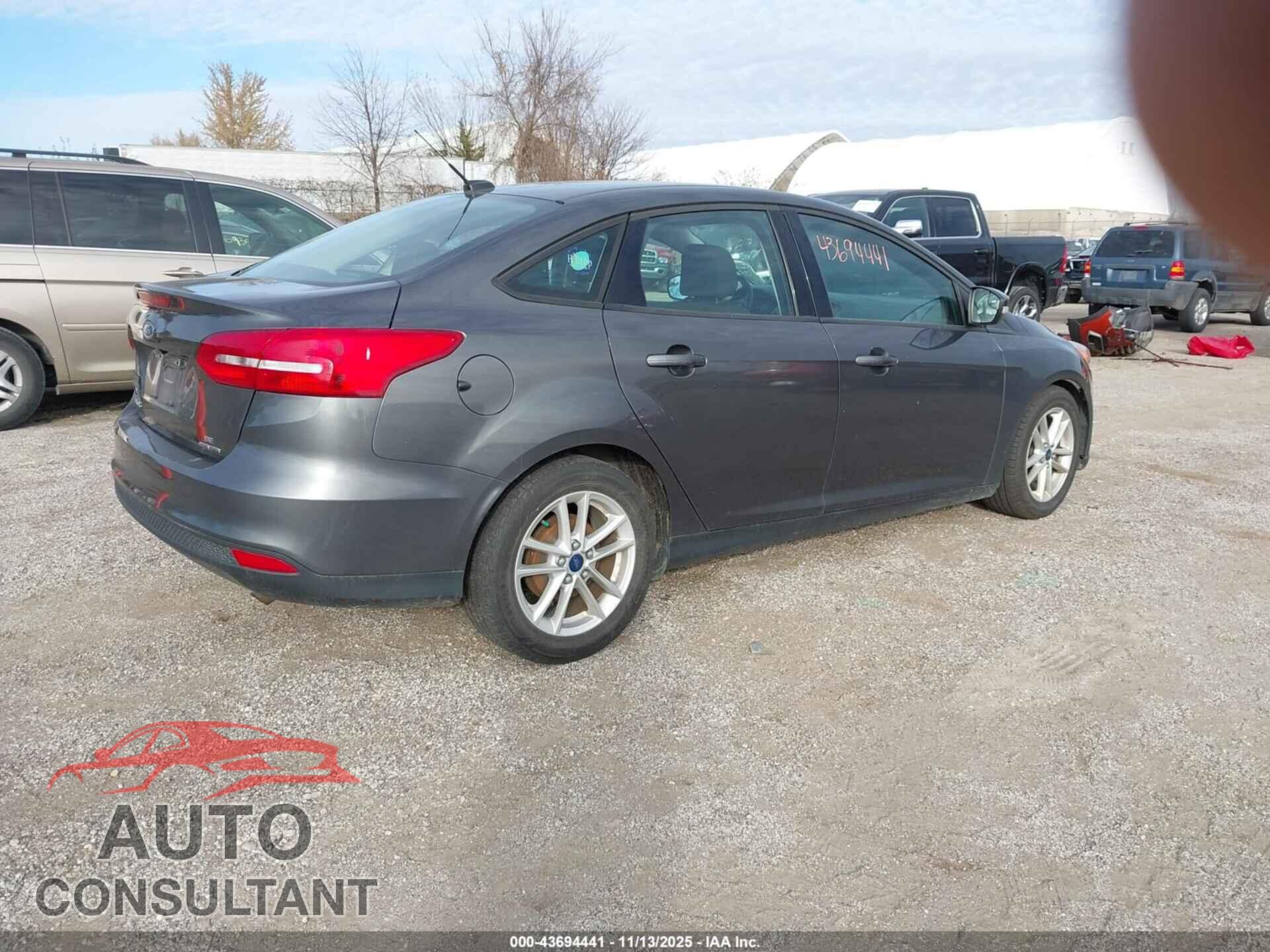 FORD FOCUS 2015 - 1FADP3F2XFL239219