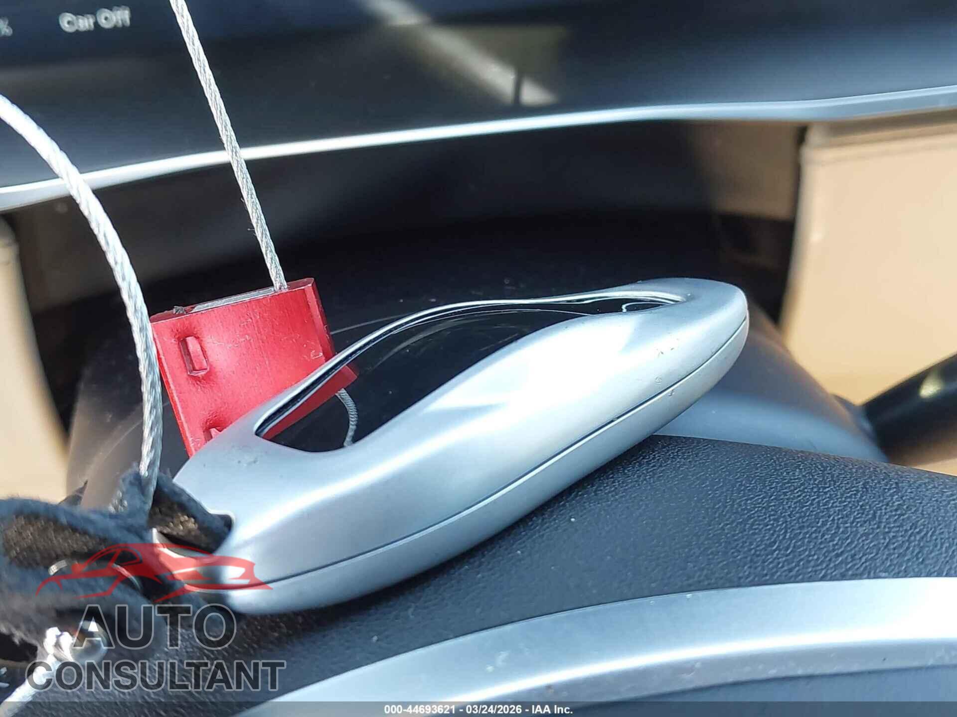 TESLA MODEL S 2015 - 5YJSA1E13FF113464
