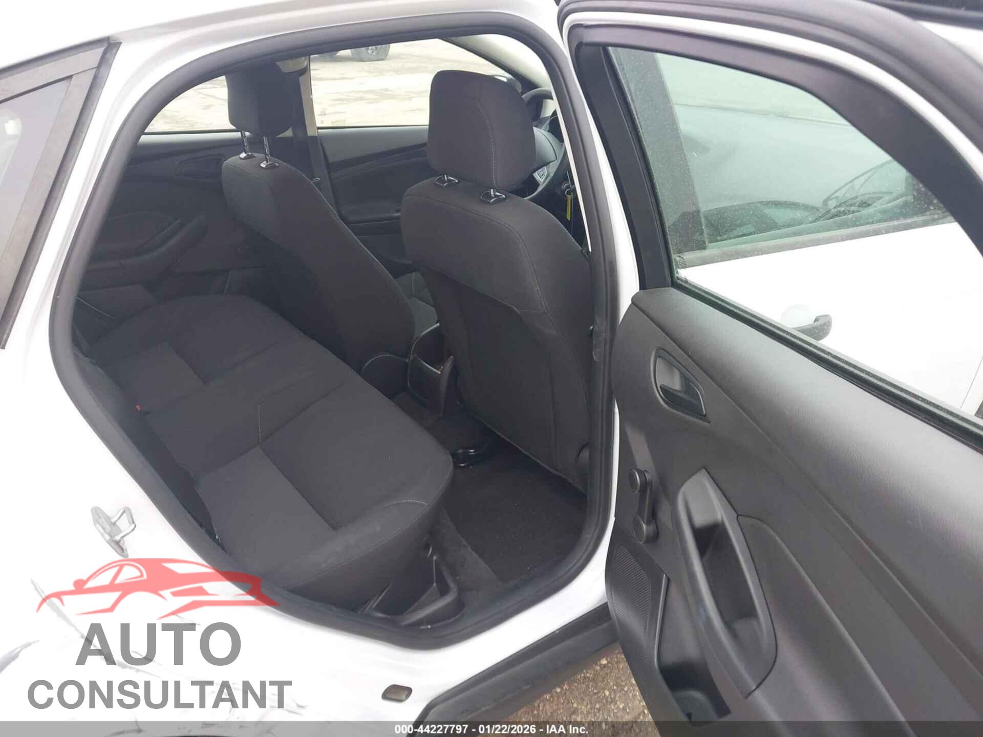 FORD FOCUS 2017 - 1FADP3E21HL307587