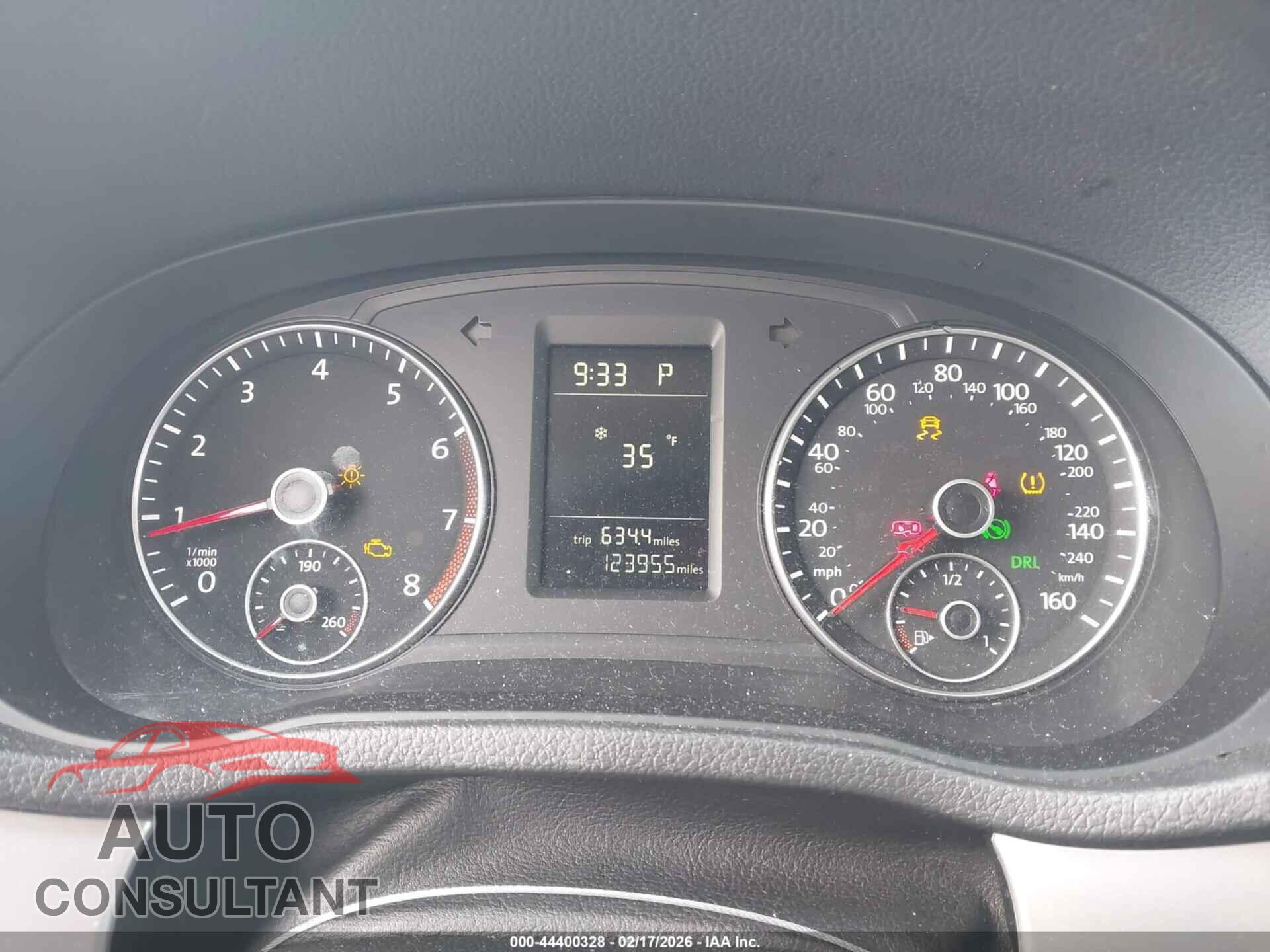 VOLKSWAGEN PASSAT 2015 - 1VWAT7A34FC018230