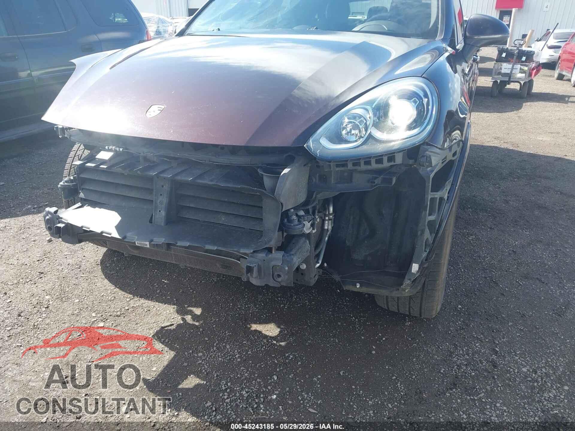PORSCHE CAYENNE 2018 - WP1AA2A24JKA02402