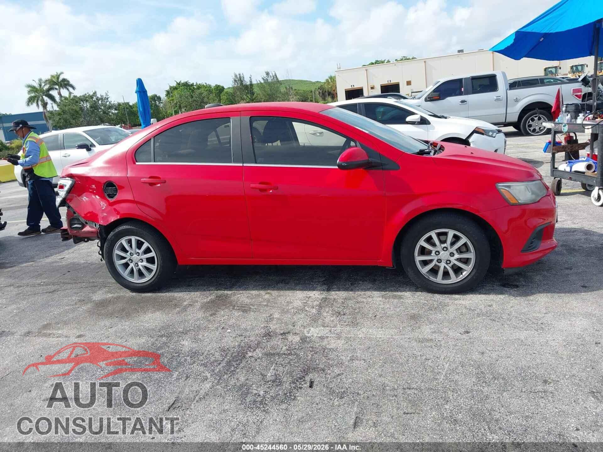 CHEVROLET SONIC 2017 - 1G1JD5SH1H4101747