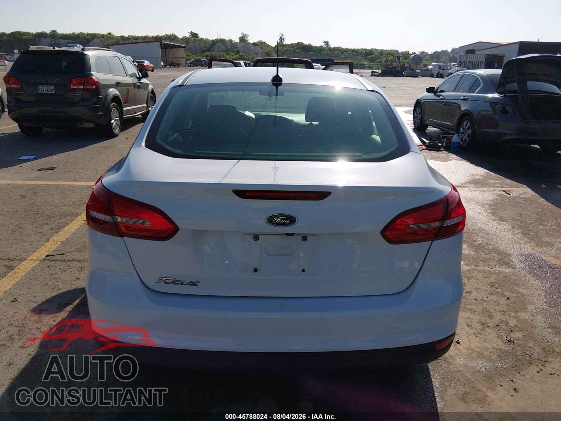 FORD FOCUS 2017 - 1FADP3E26HL318164