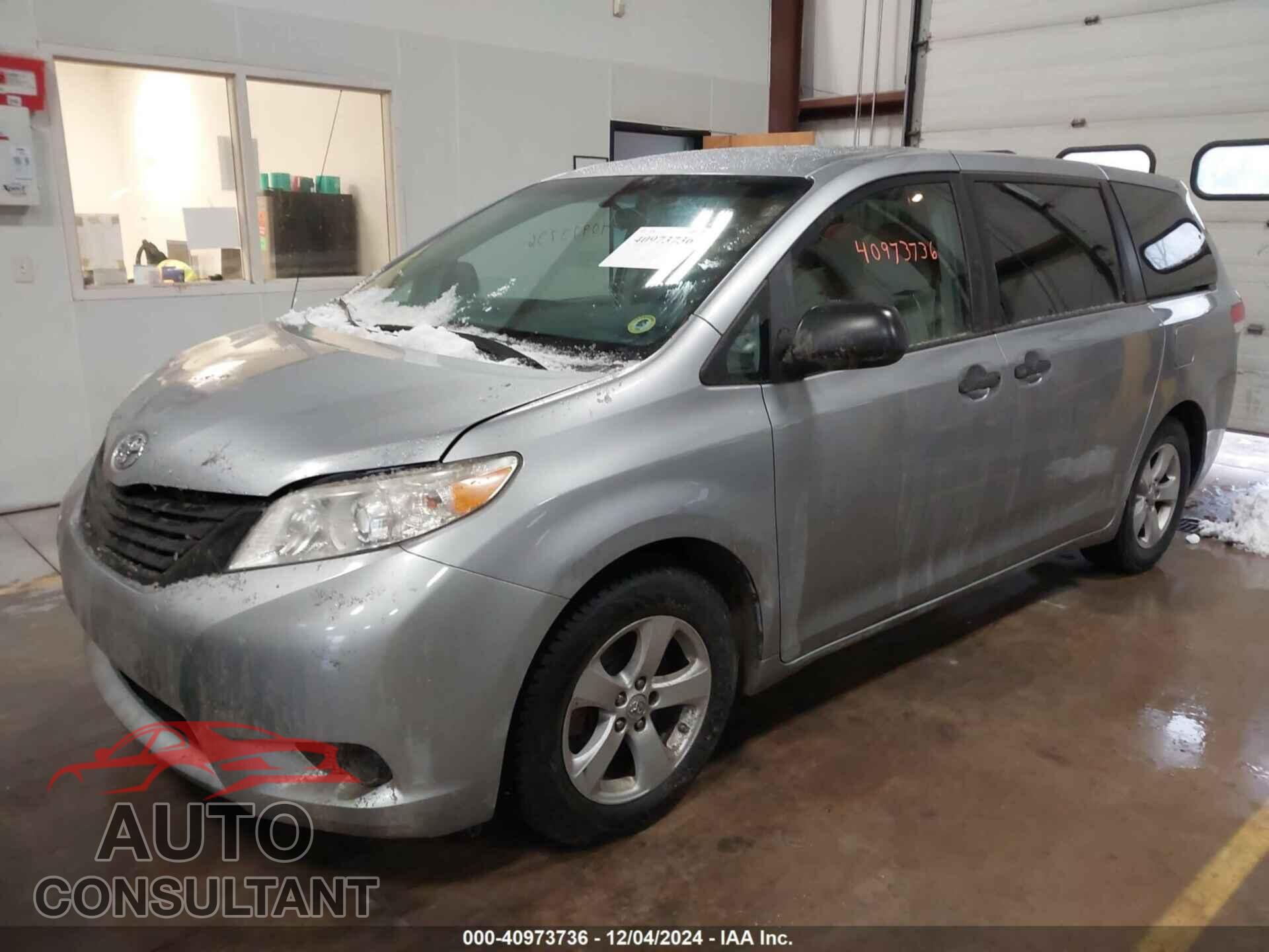 TOYOTA SIENNA 2011 - 5TDZK3DC2BS010567