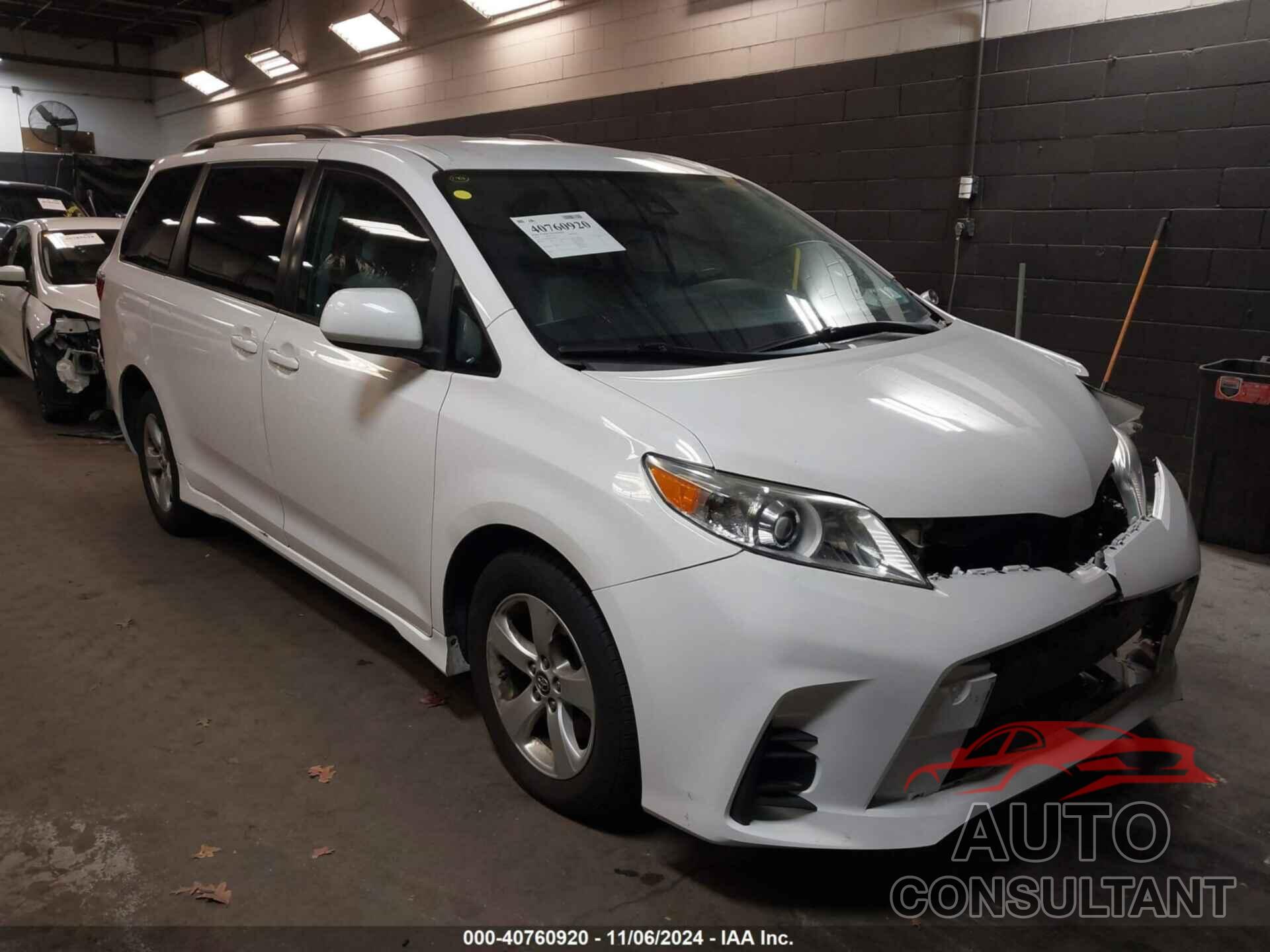 TOYOTA SIENNA 2018 - 5TDKZ3DC9JS901029