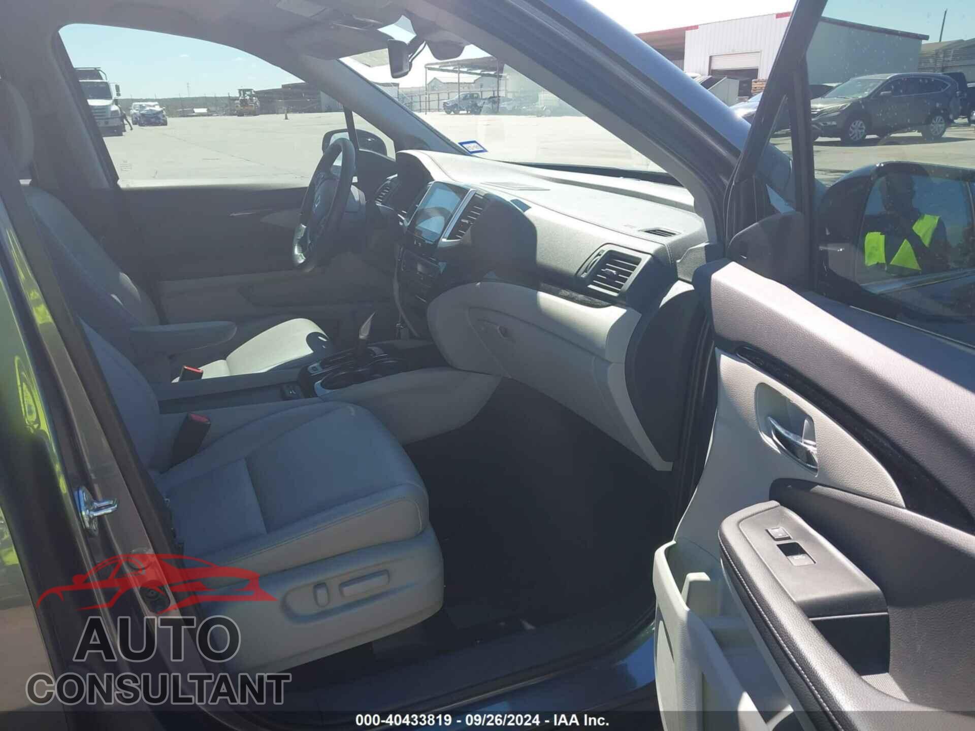 HONDA RIDGELINE 2018 - 5FPYK3F76JB014739