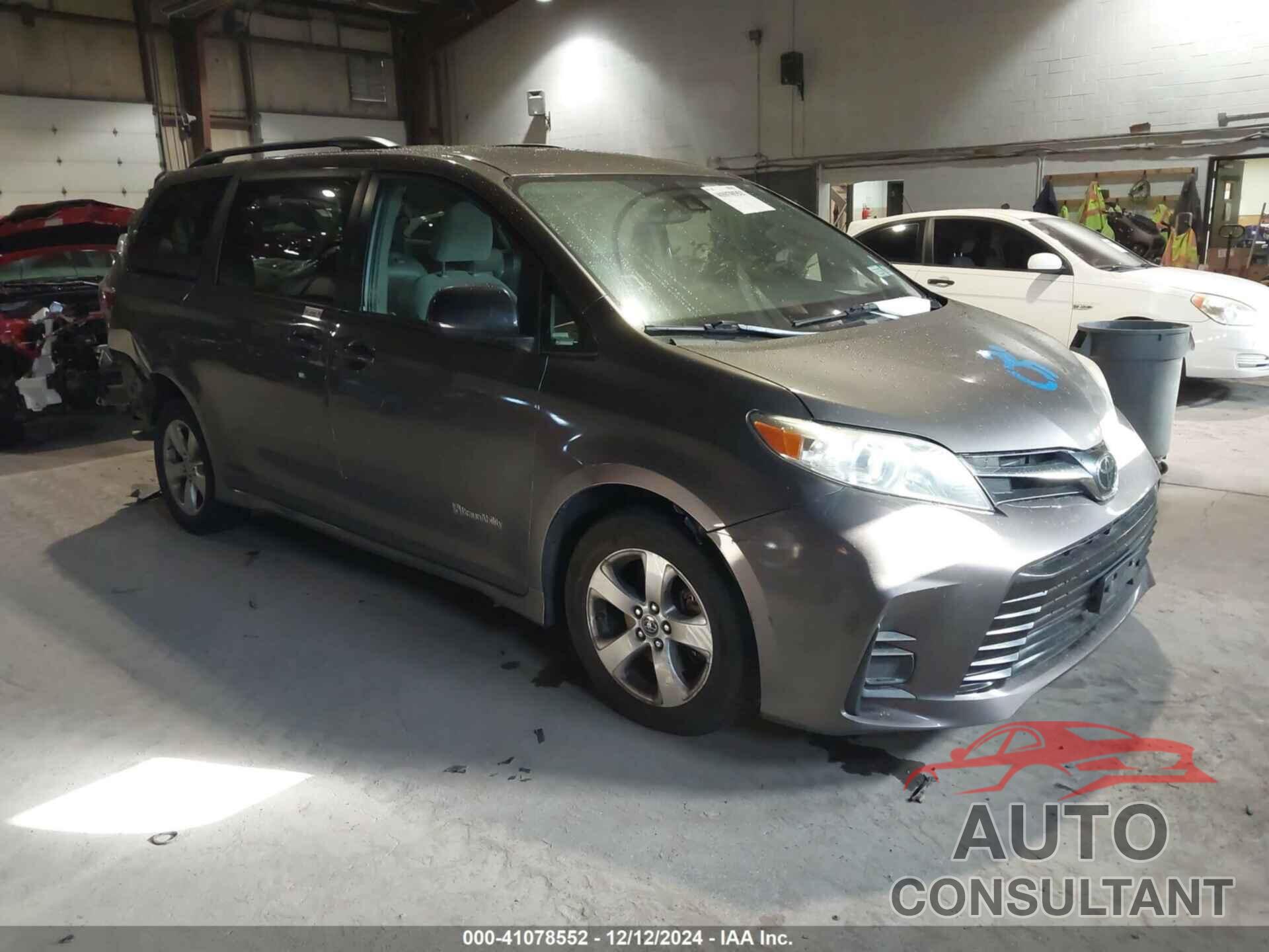 TOYOTA SIENNA 2018 - 5TDKZ3DC4JS906025