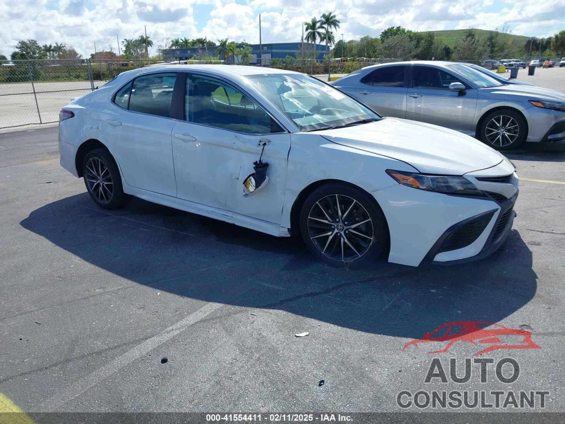TOYOTA CAMRY 2022 - 4T1G11AKXNU659281